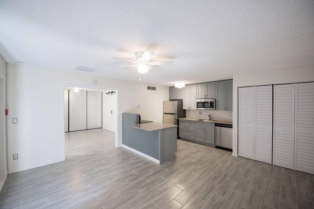 West Palm Beach, FL 33401,641 Executive Center DR P203