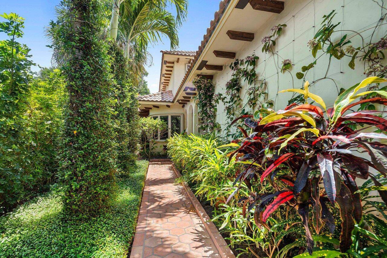 Lantana, FL 33462,326 S Atlantic DR