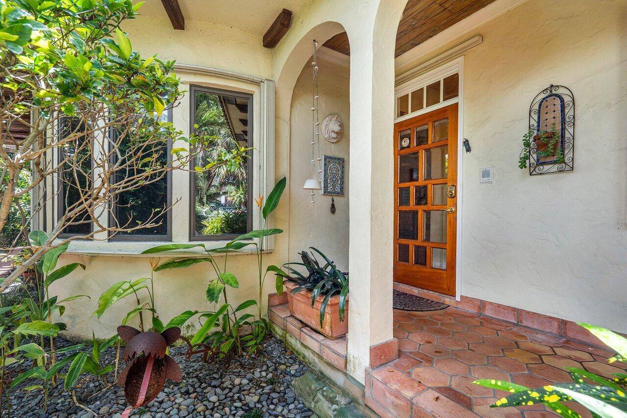 Lantana, FL 33462,326 S Atlantic DR