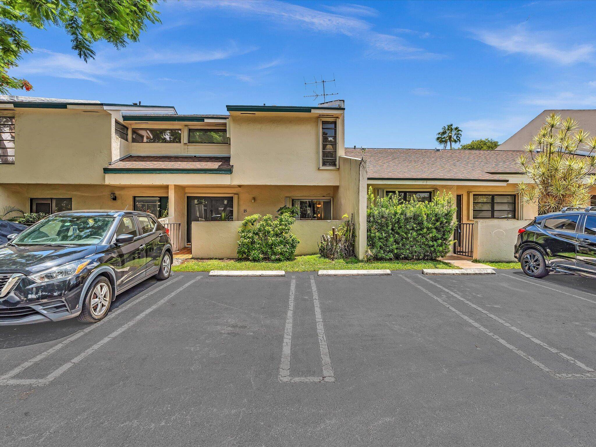 Miami, FL 33173,10830 SW 72nd ST 15