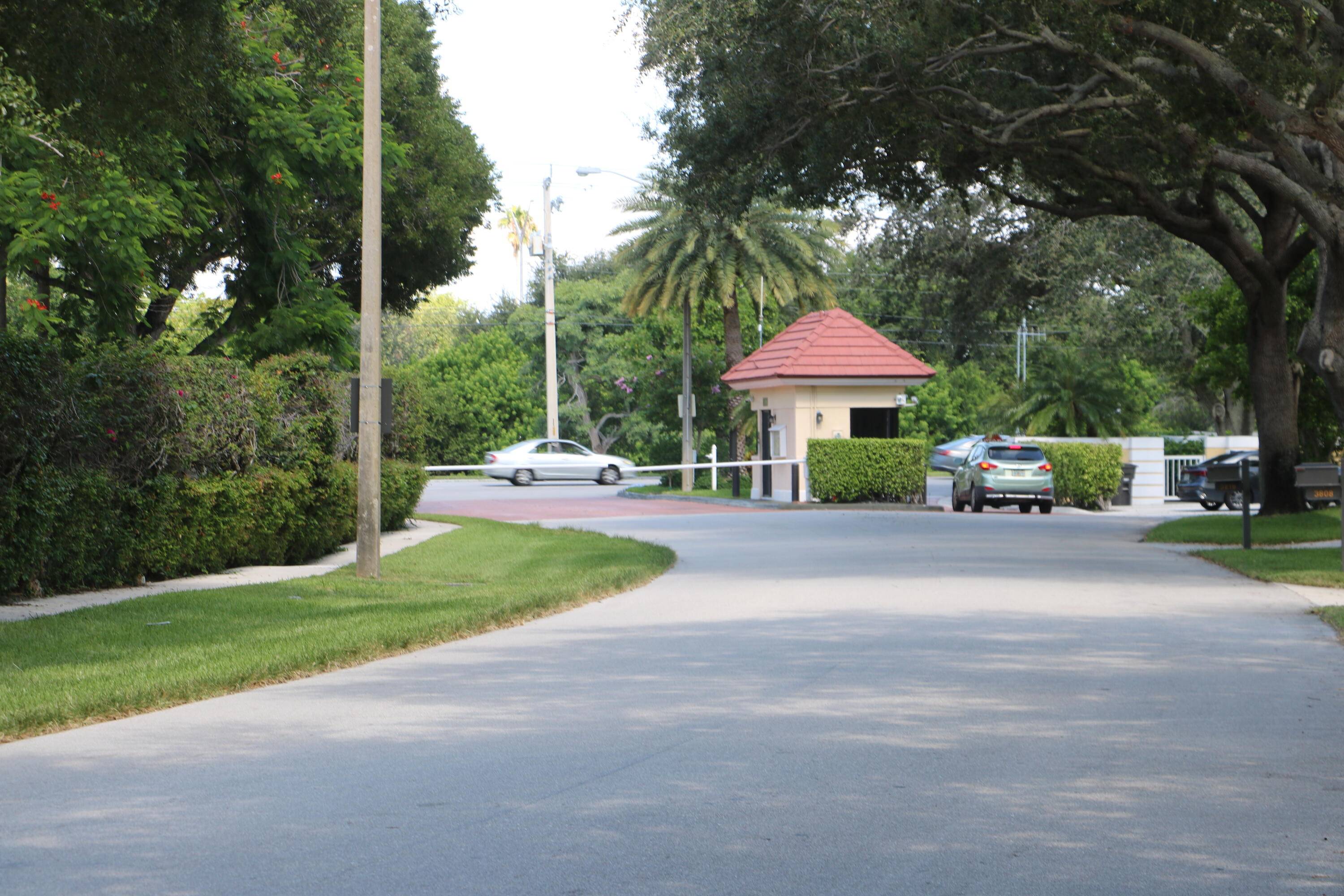 West Palm Beach, FL 33401,3710 Whitehall DR 304