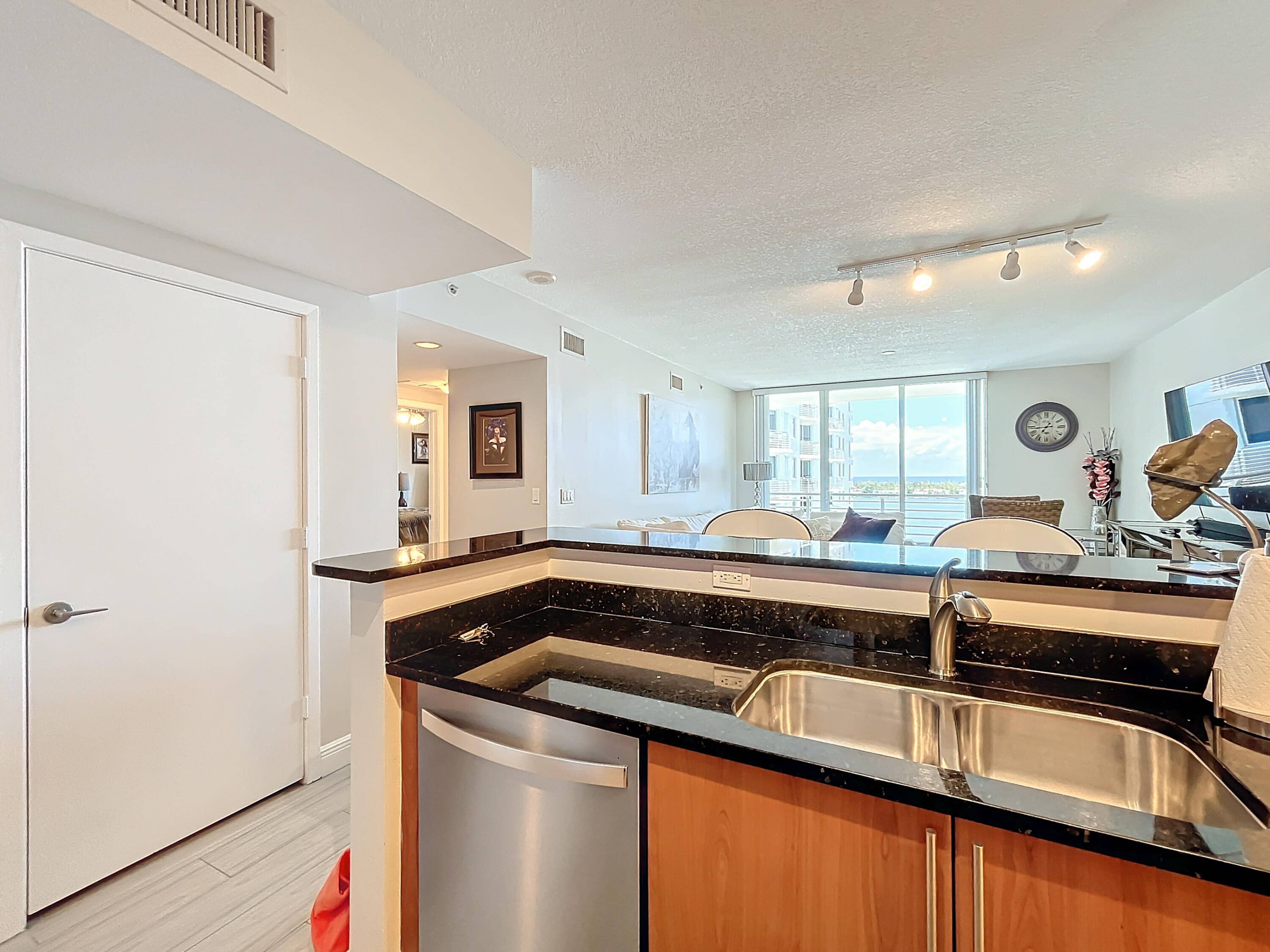 West Palm Beach, FL 33401,1551 N Flagler DR 1212