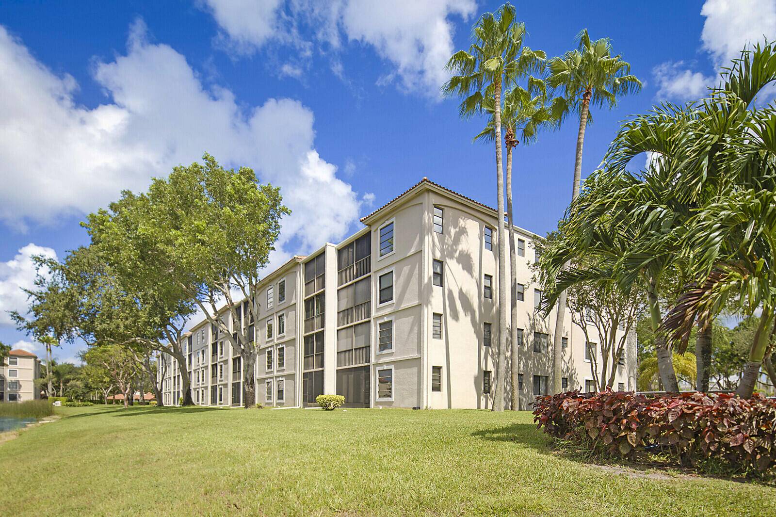 Delray Beach, FL 33484,6037 Pointe Regal CIR 301