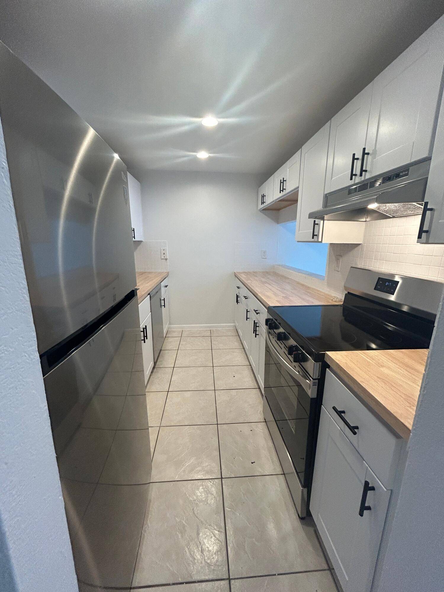 West Palm Beach, FL 33401,2000 N Congress AVE 211