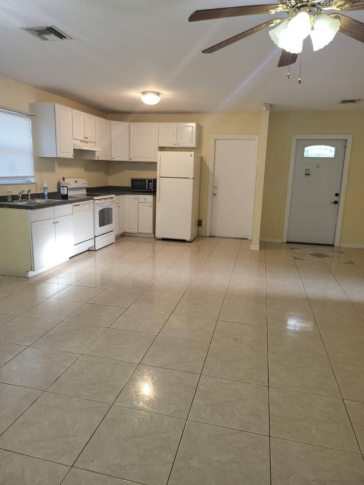 Riviera Beach, FL 33404,1400 E Ac Evans ST