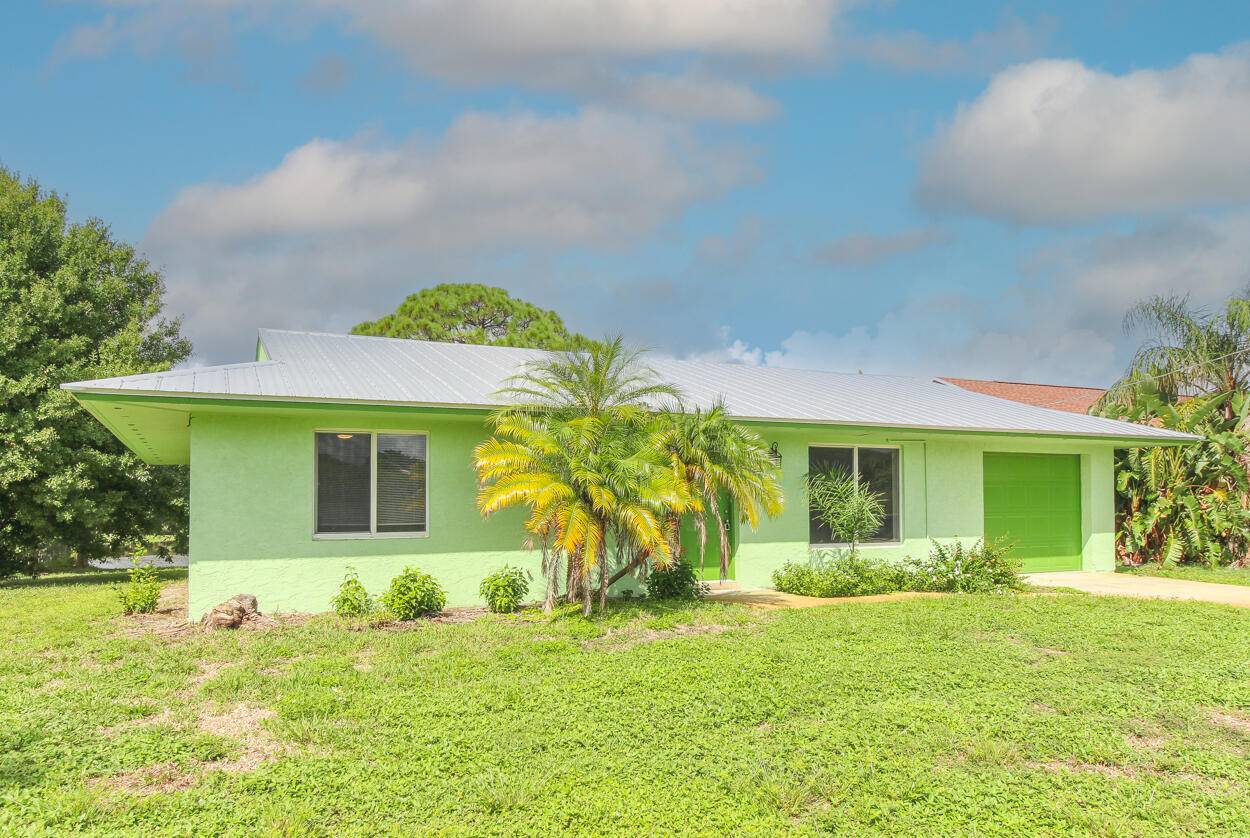 Jensen Beach, FL 34957,431 NE Julia CT