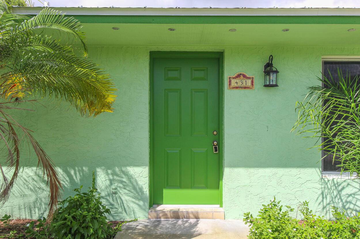 Jensen Beach, FL 34957,431 NE Julia CT