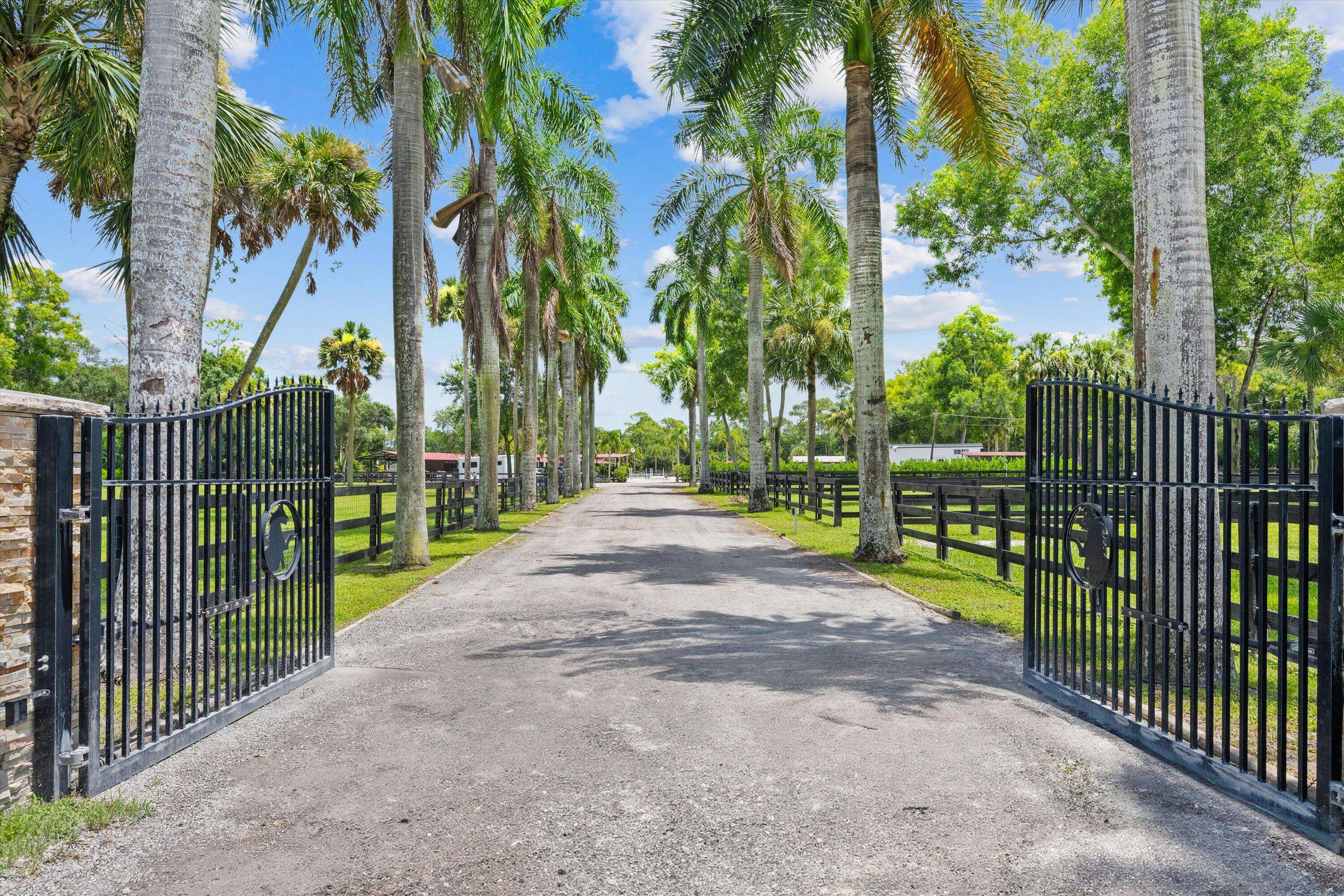 Loxahatchee Groves, FL 33470,3570 B RD