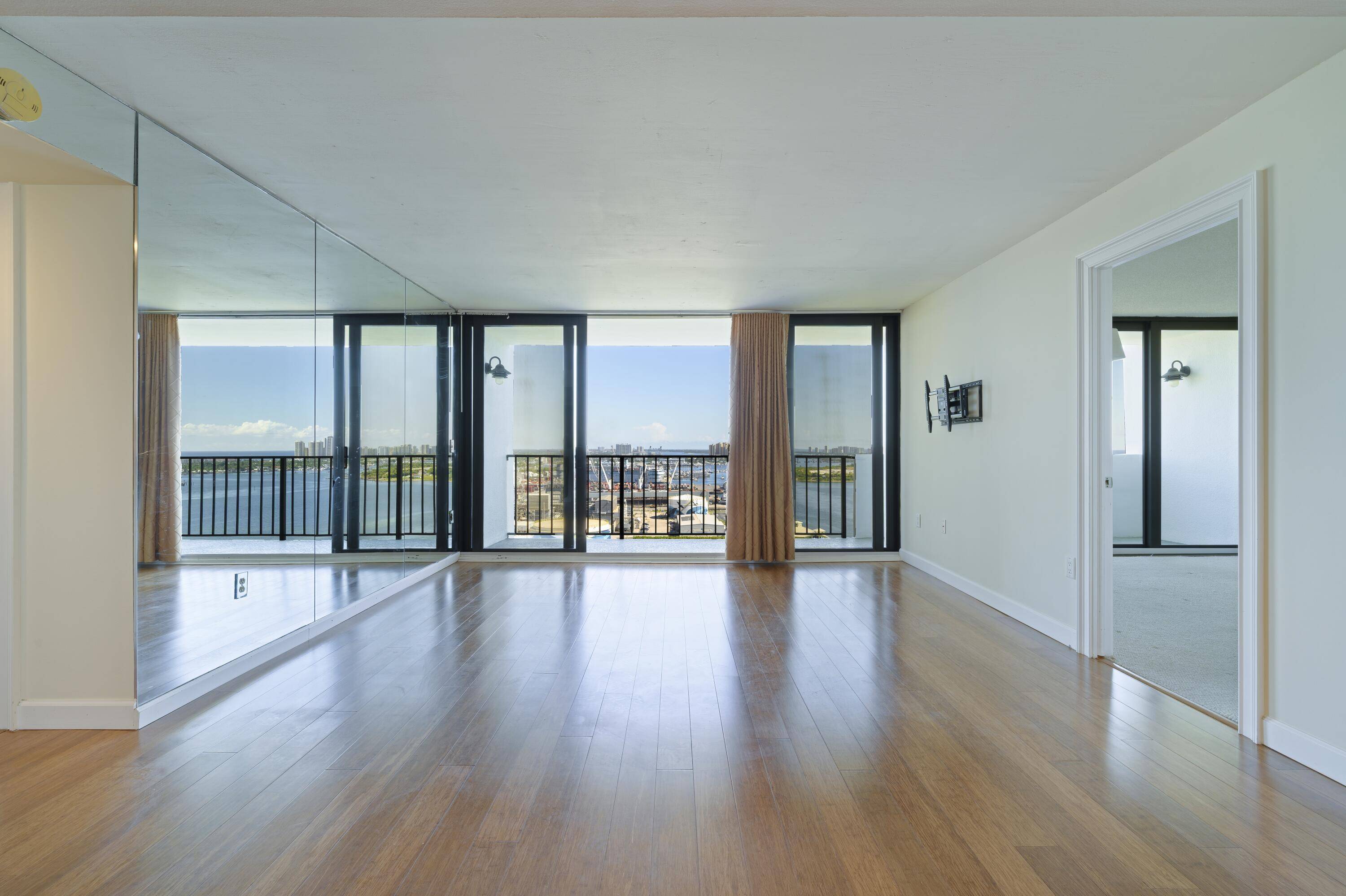 West Palm Beach, FL 33407,5600 N Flagler DR 2507