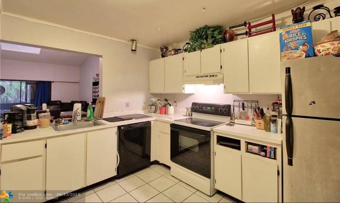 Royal Palm Beach, FL 33411,1001 Lakeview CIR 1001