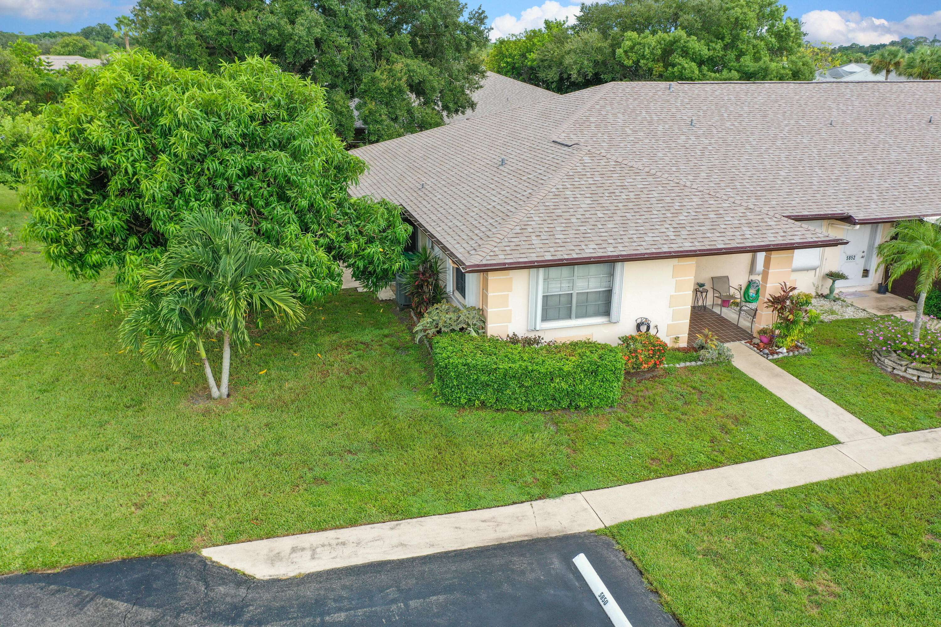 Fort Pierce, FL 34982,5850 N W Moss CT 10a