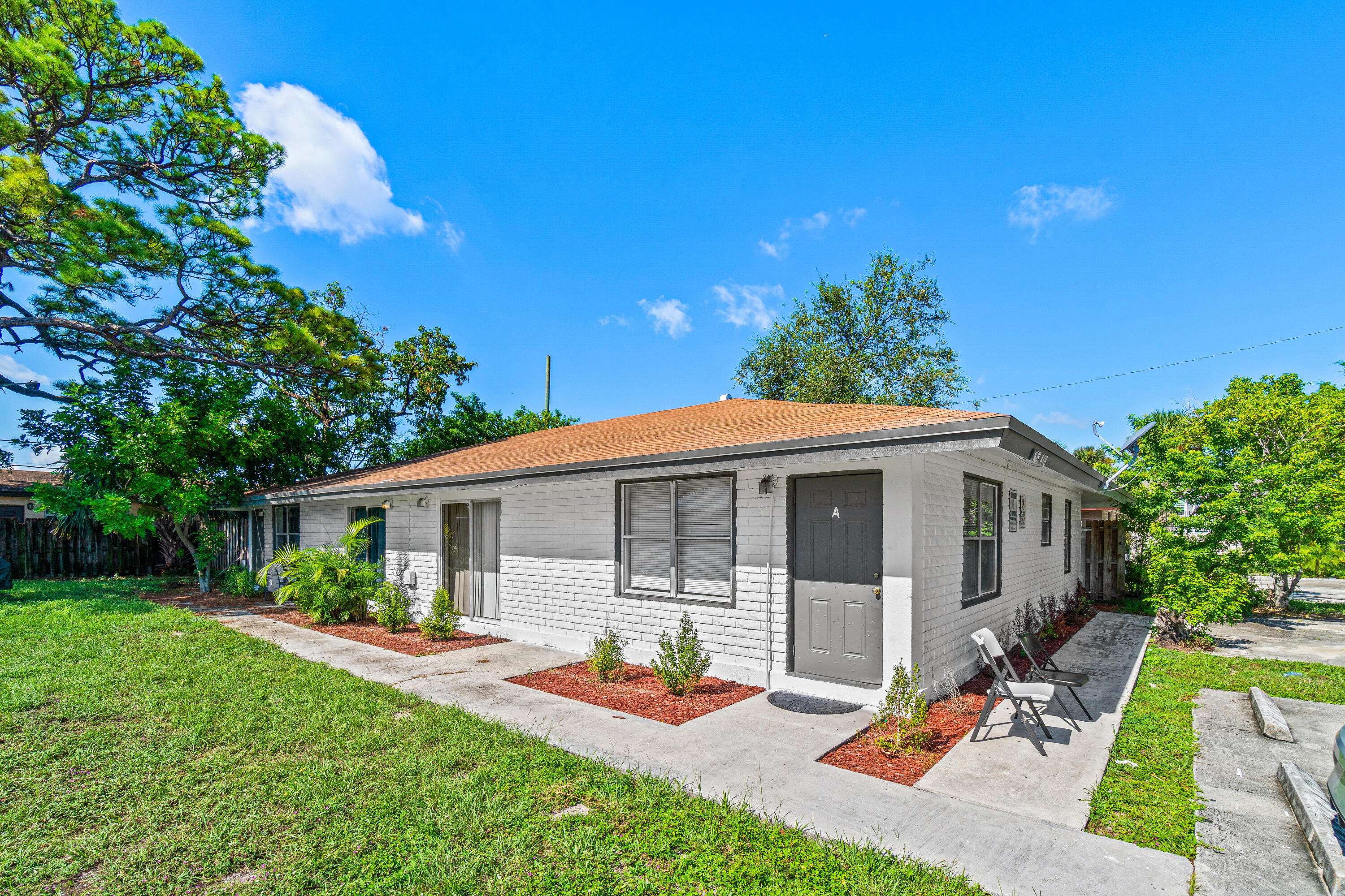 Riviera Beach, FL 33404,1669 W 27th ST A & B