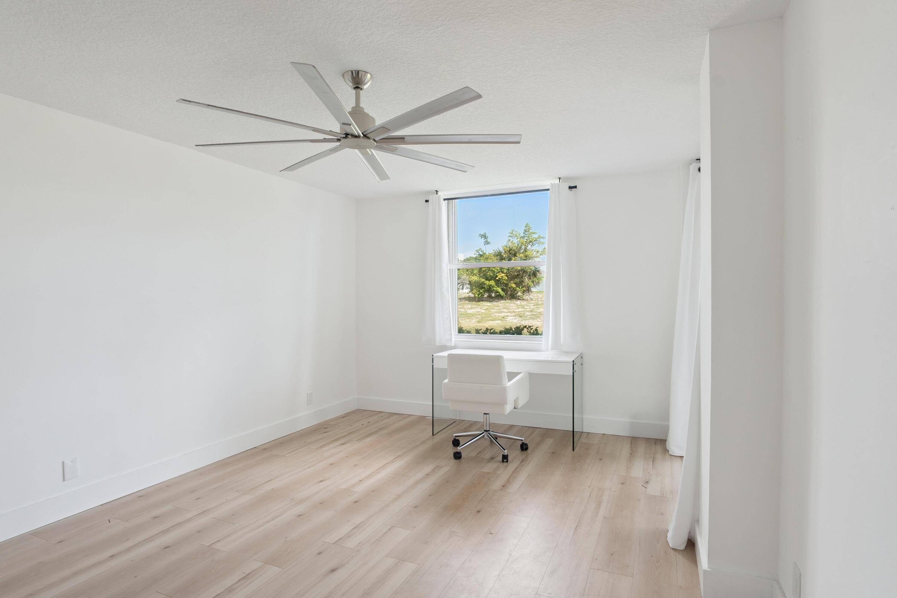 Boca Raton, FL 33487,5260 NW 2nd AVE 105