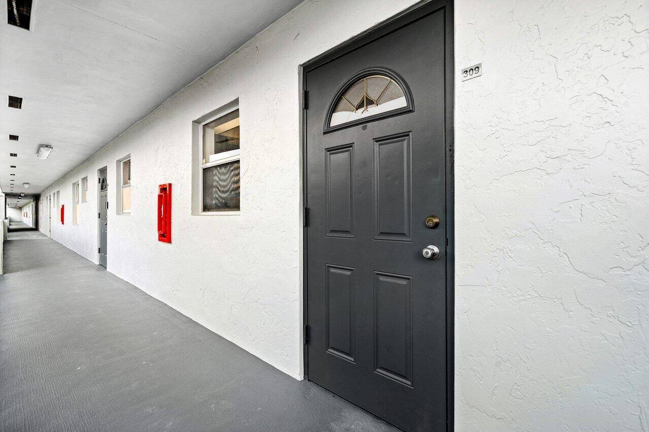 Tamarac, FL 33321,8360 Sands Point BLVD G309