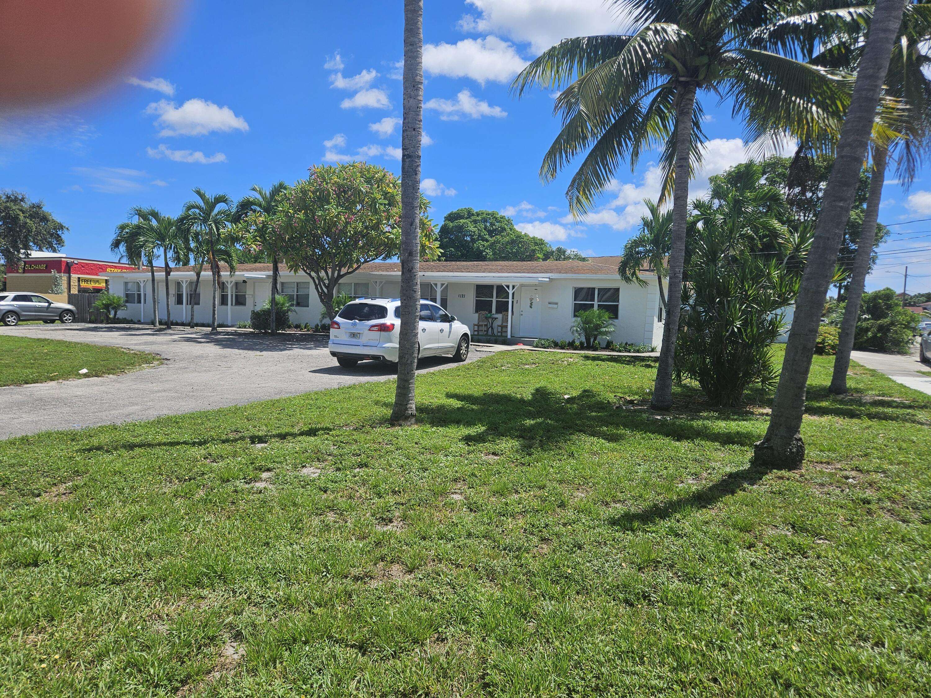 West Palm Beach, FL 33401,1121 11th ST