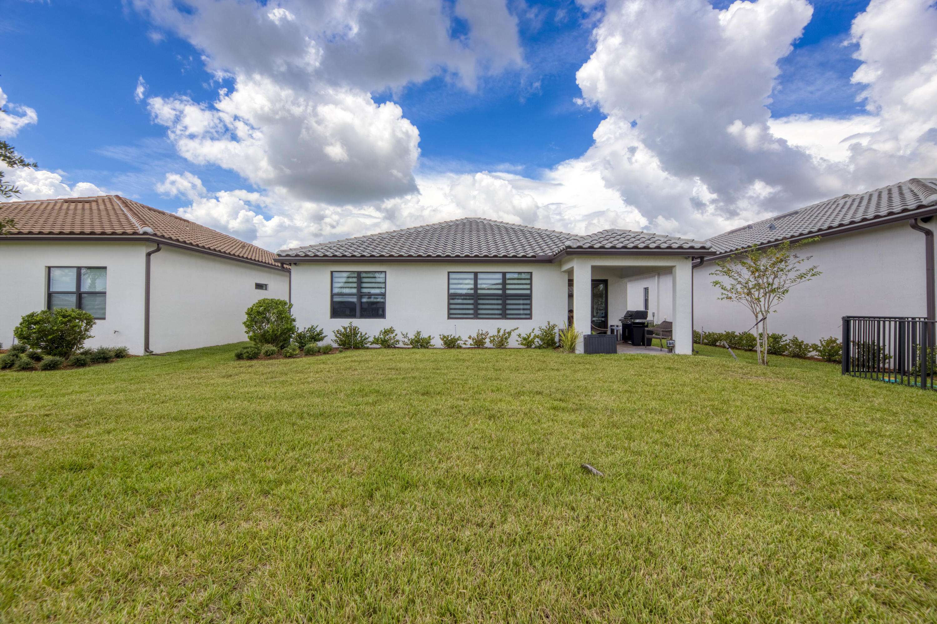 Port Saint Lucie, FL 34984,833 SE Courances DR