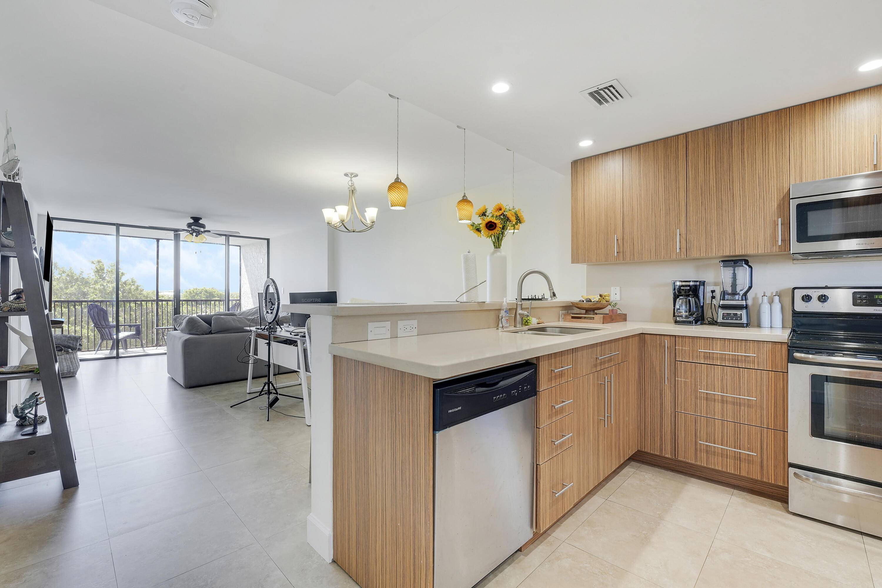 Boca Raton, FL 33432,14 Royal Palm WAY 5030