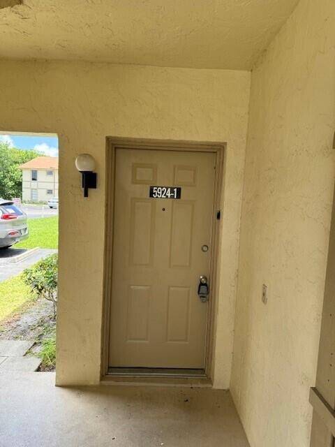 West Palm Beach, FL 33415,5924 Longbow LN 1