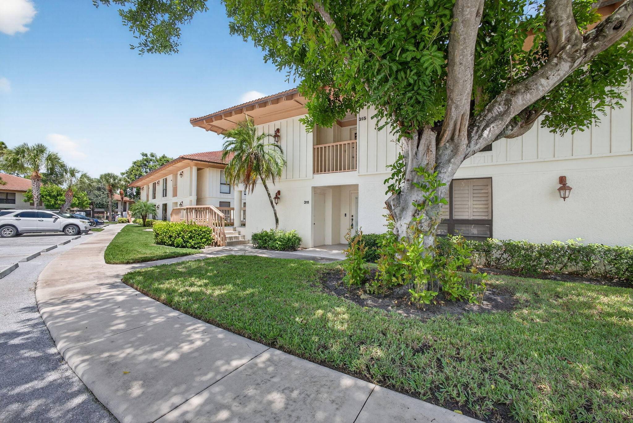 Palm Beach Gardens, FL 33418,311 Brackenwood CIR