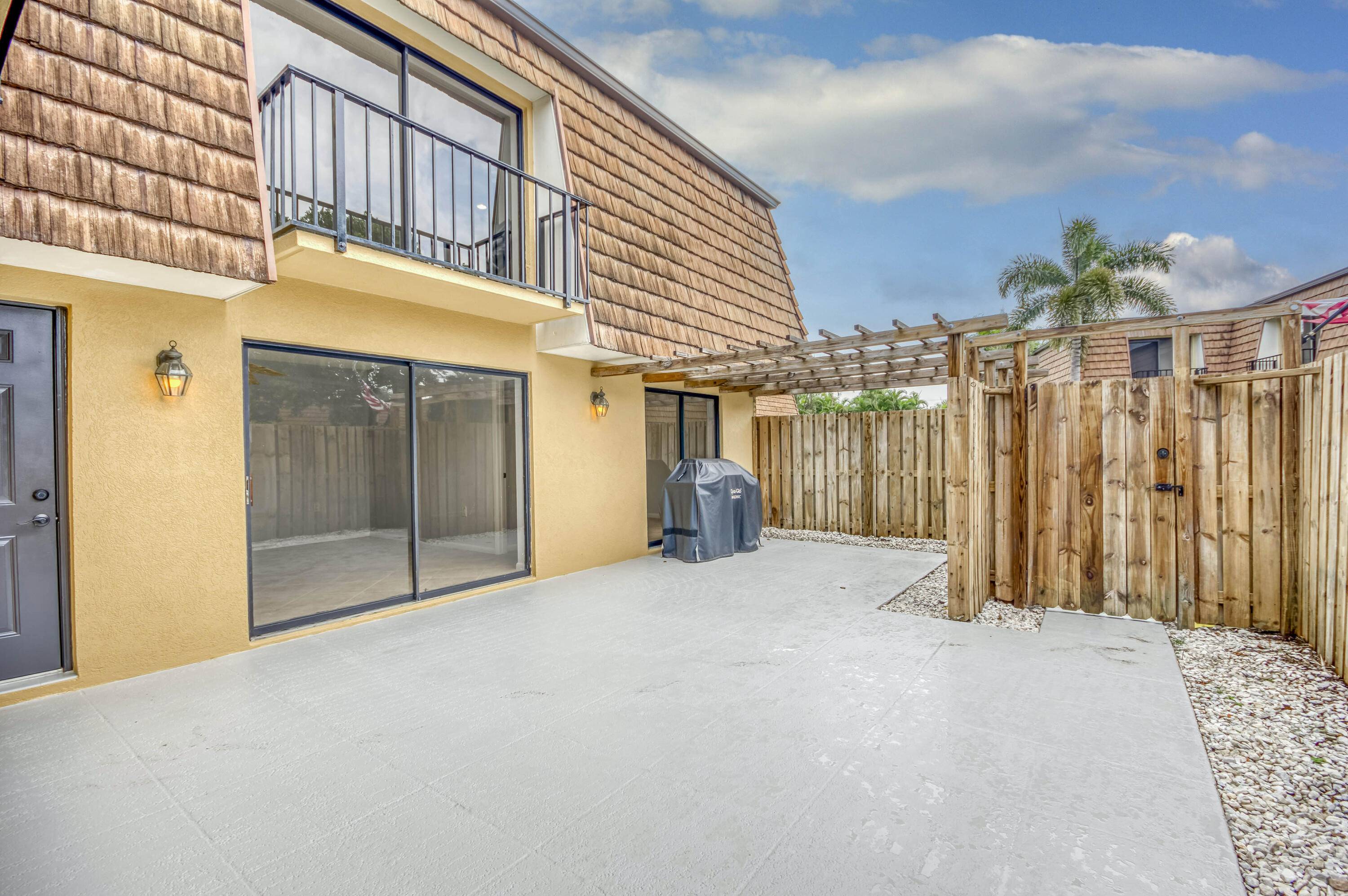 Greenacres, FL 33463,926 9th LN