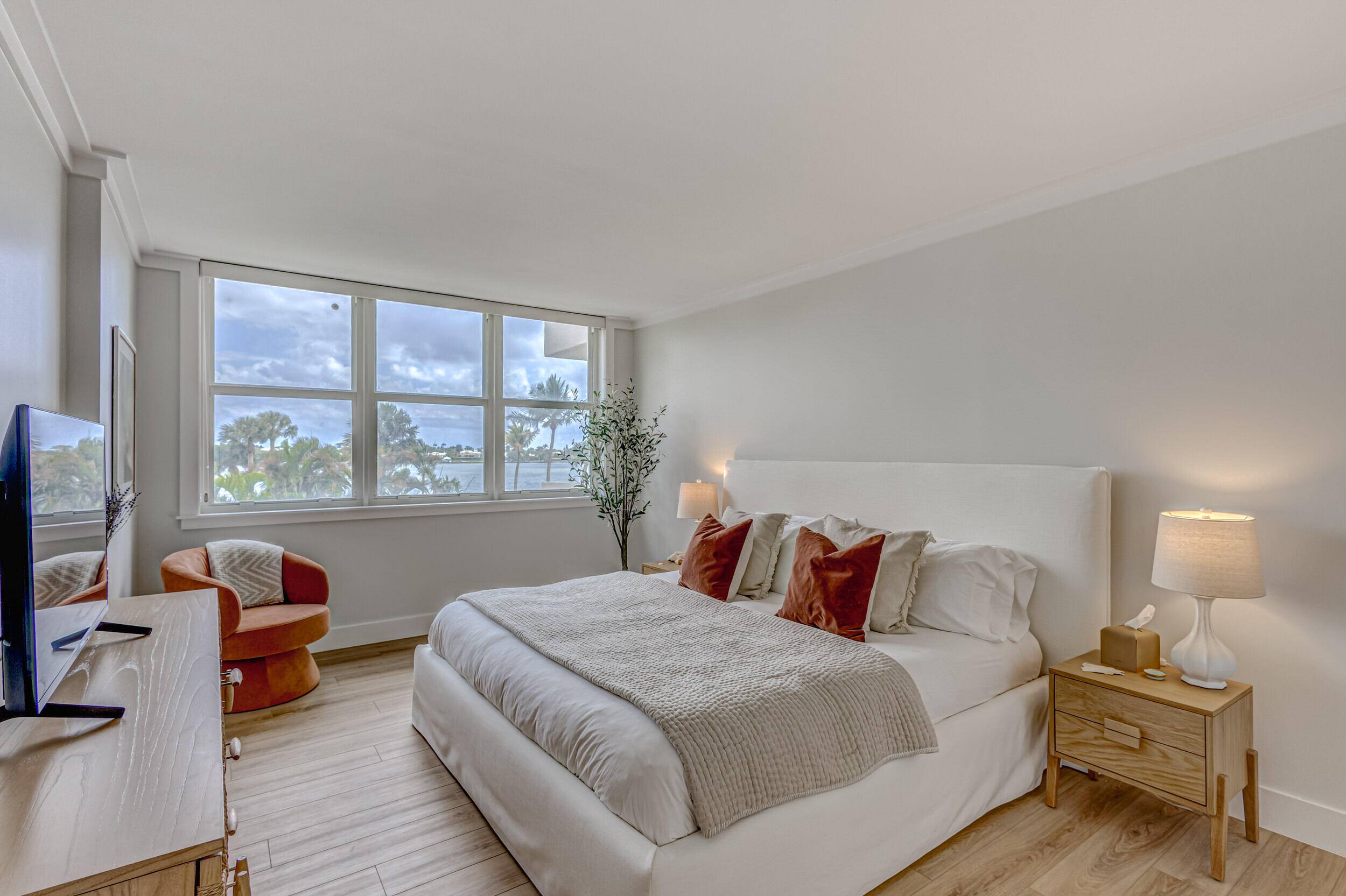 West Palm Beach, FL 33407,2600 N Flagler DR 303