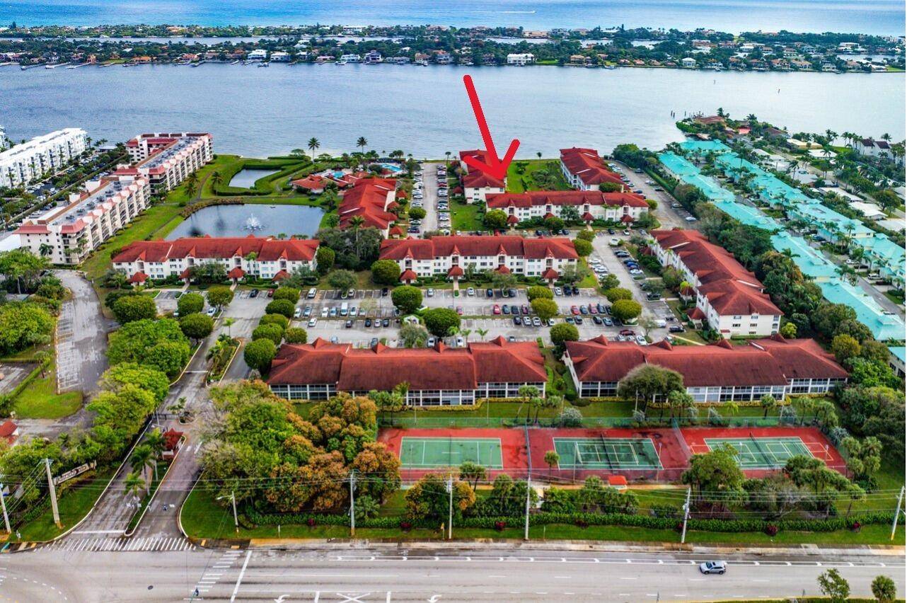 Hypoluxo, FL 33462,109 Half Moon CIR G3