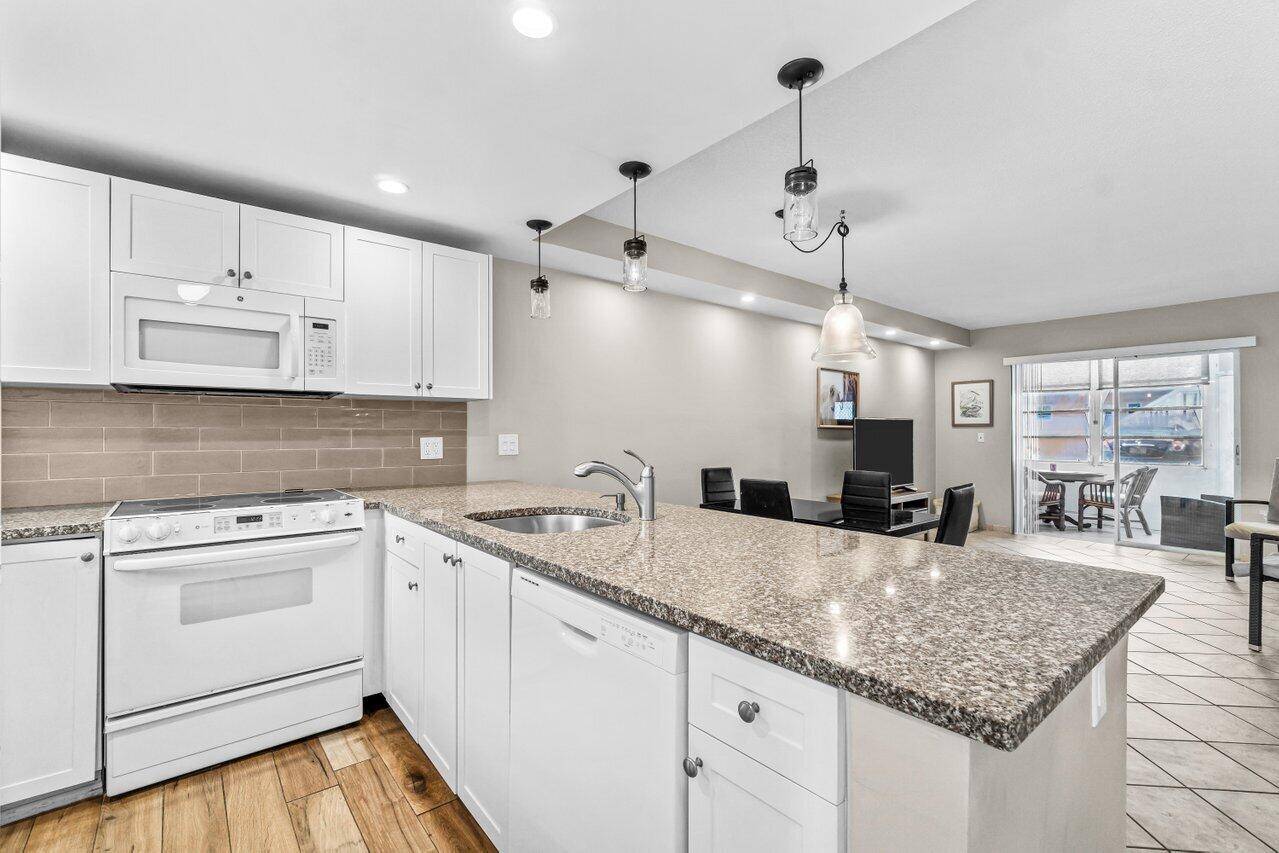 Boynton Beach, FL 33435,2191 NE 1st CT Apt 106