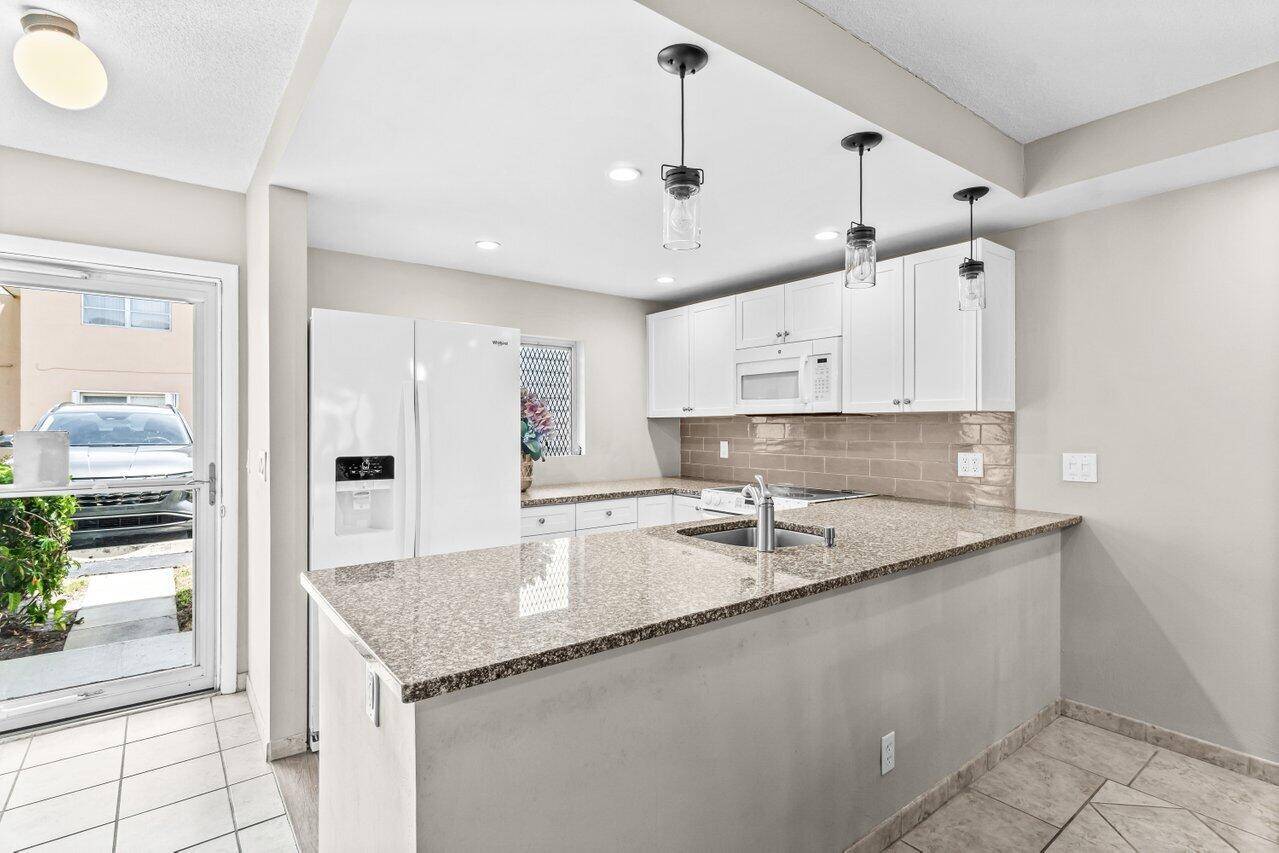 Boynton Beach, FL 33435,2191 NE 1st CT Apt 106