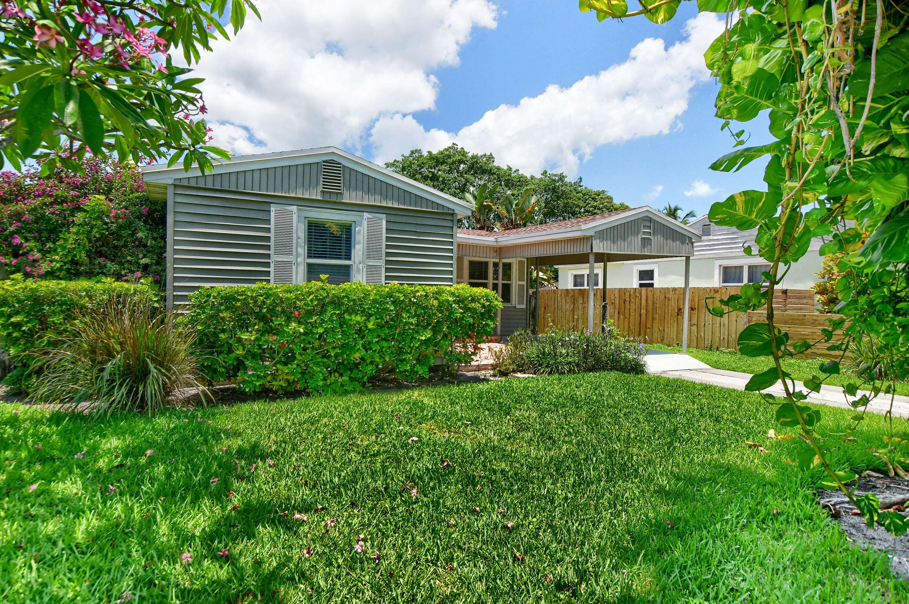 Delray Beach, FL 33483,830 SE 3rd AVE