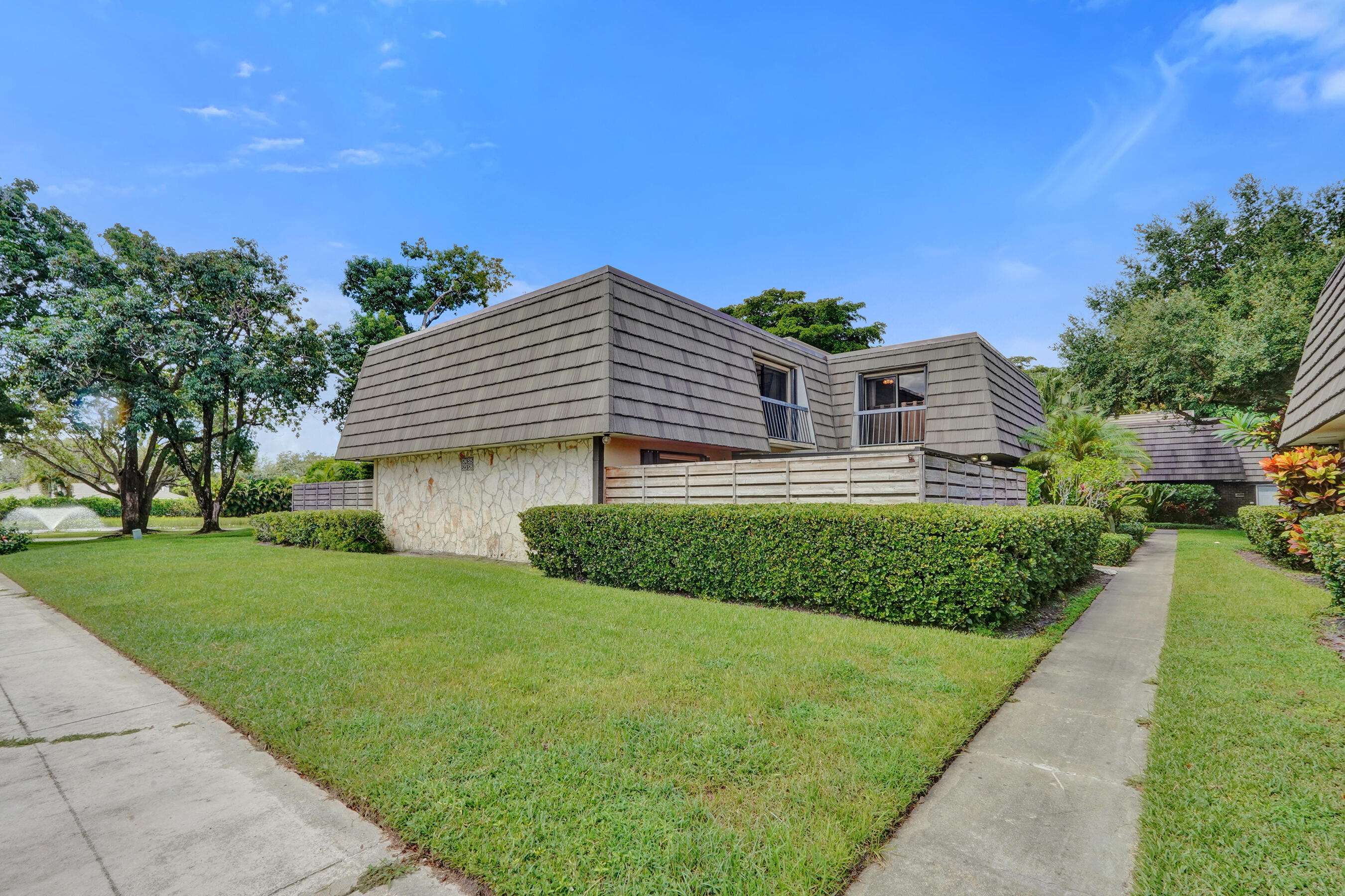 Palm Beach Gardens, FL 33418,526 5th TER