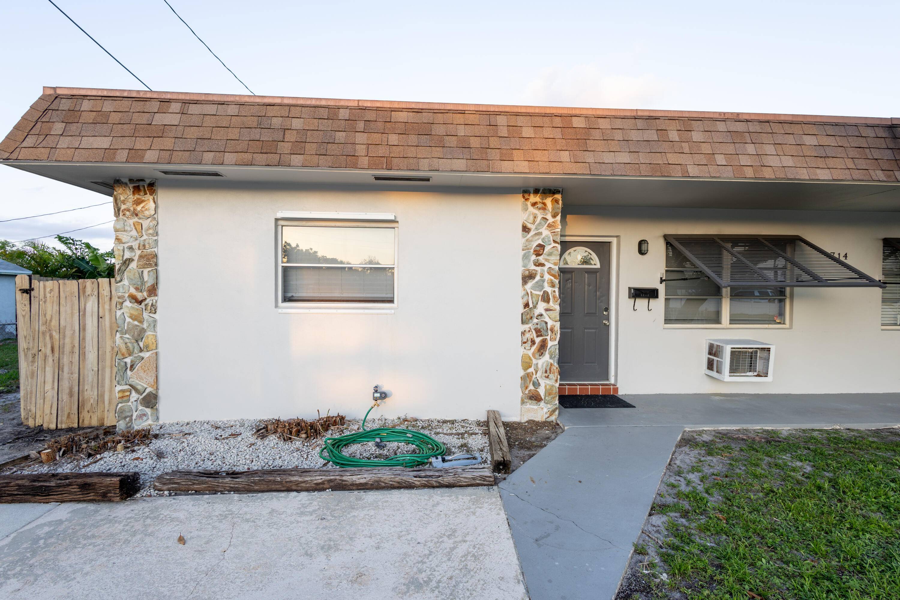 Lantana, FL 33462,714 S Arnold AVE B