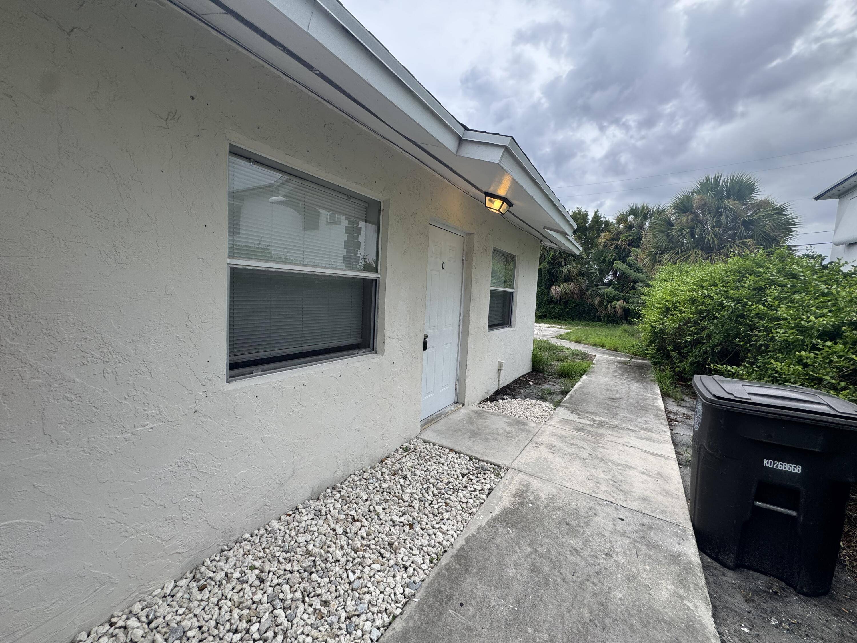 West Palm Beach, FL 33407,412 21st ST