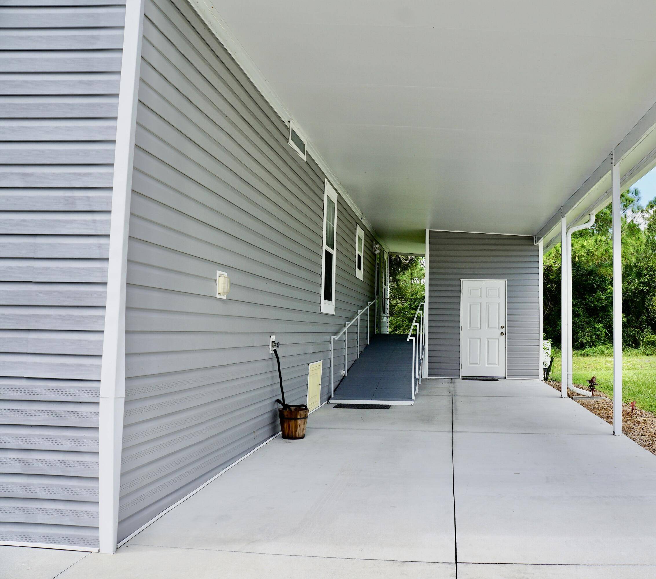 Vero Beach, FL 32966,1114 Friendship DR