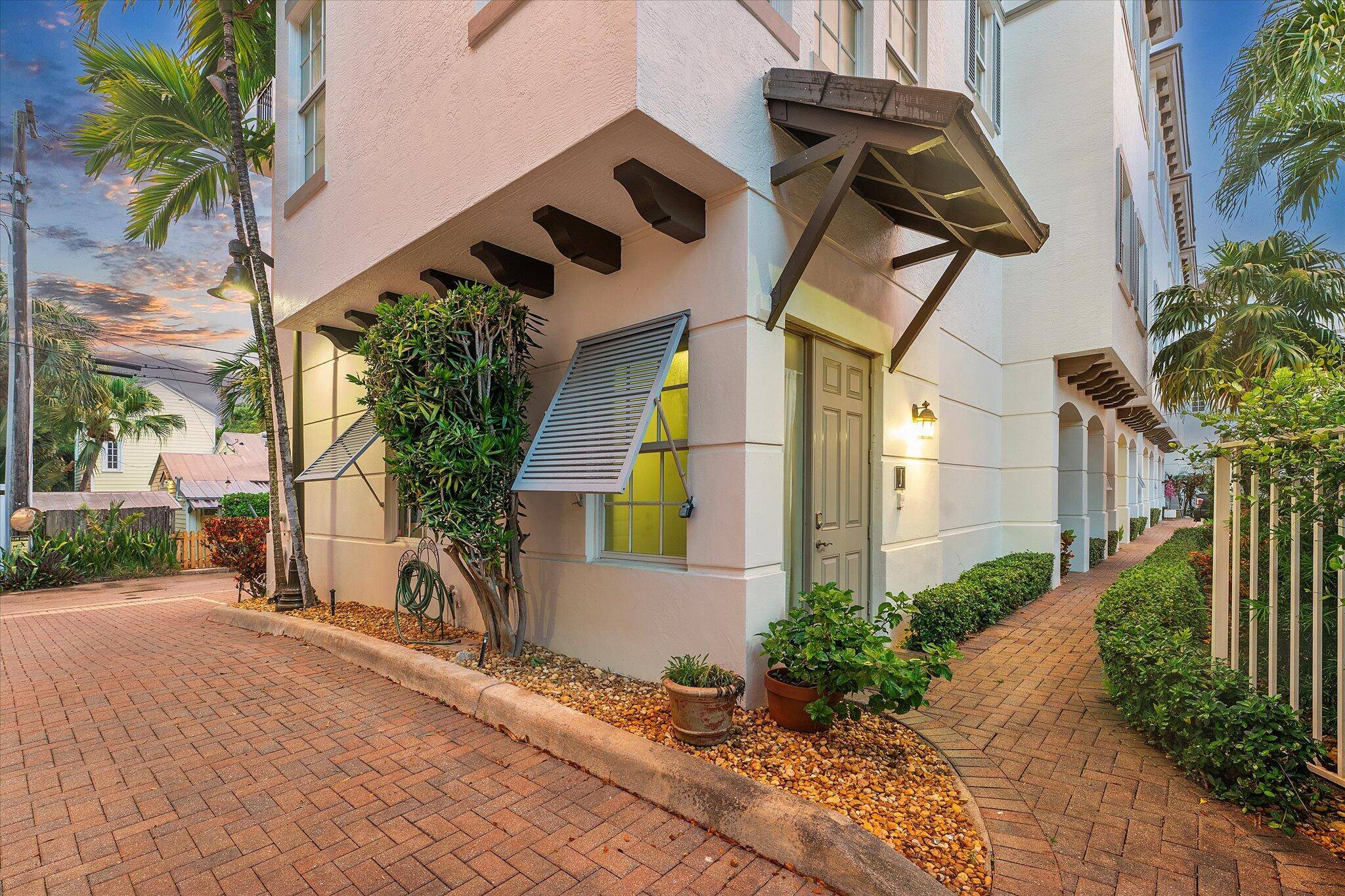 Delray Beach, FL 33483,285 SE 6th AVE J