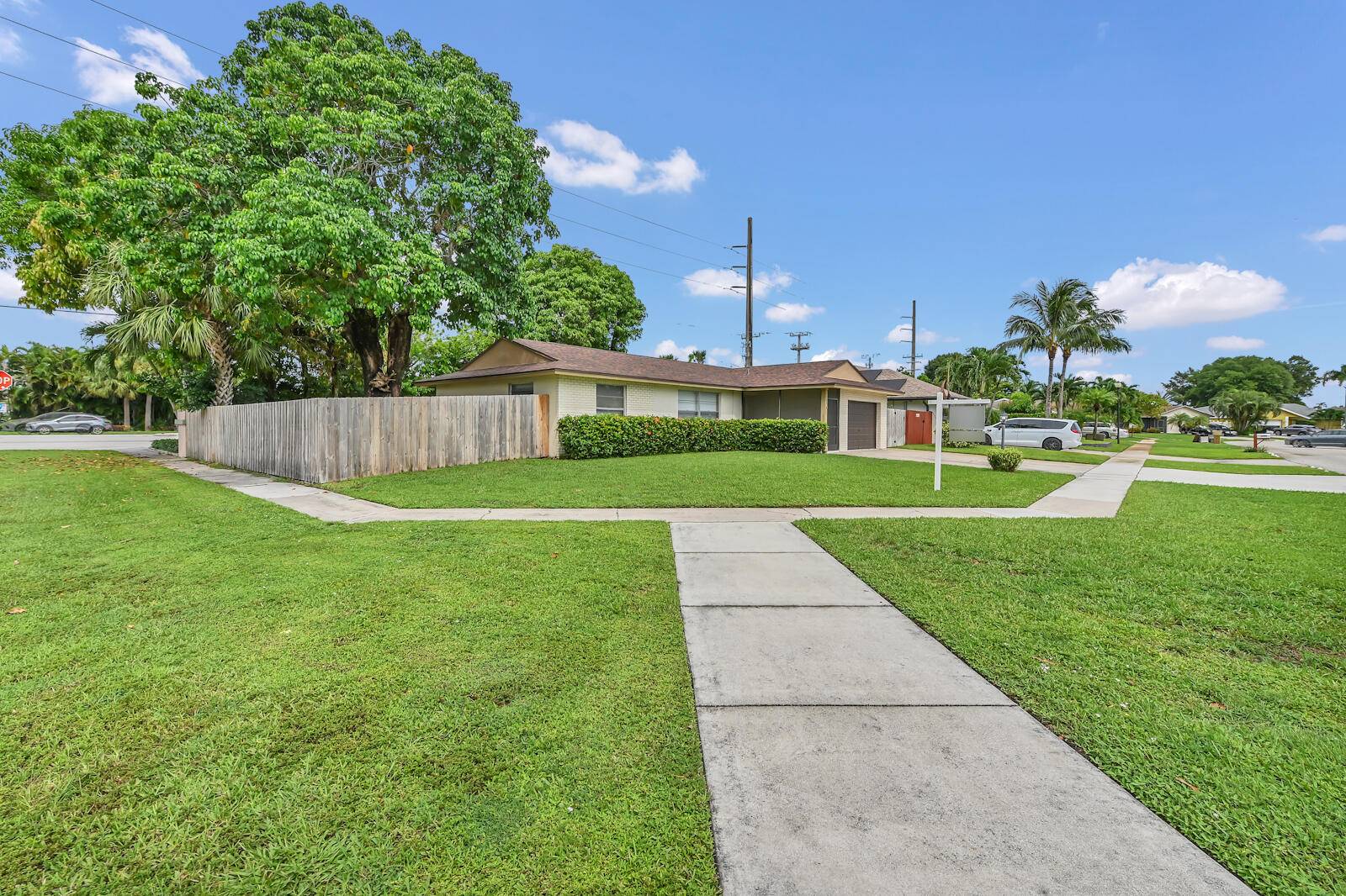 Lake Worth, FL 33463,5001 Woodstone CIR