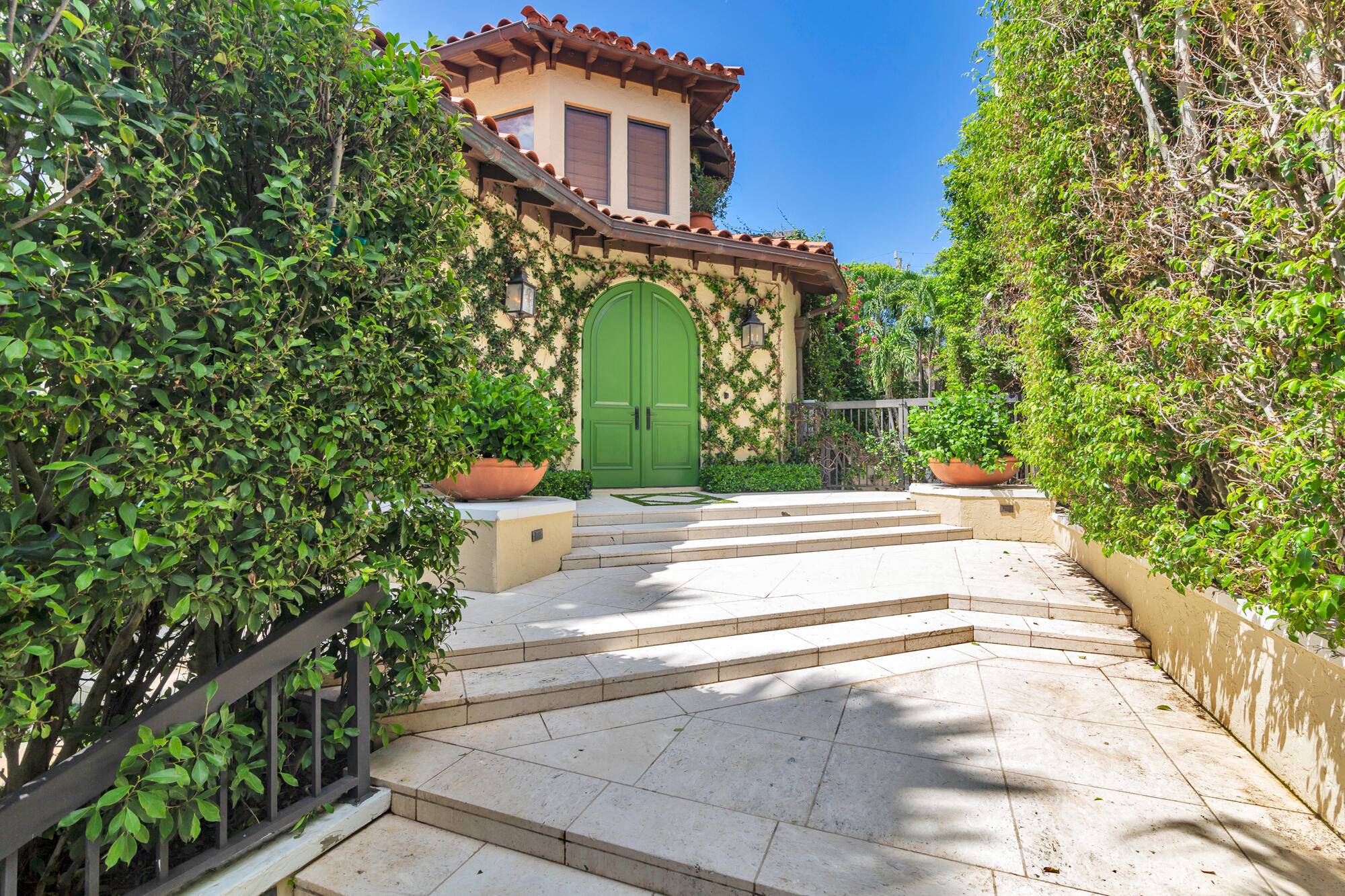 Palm Beach, FL 33480,255 Everglade AVE