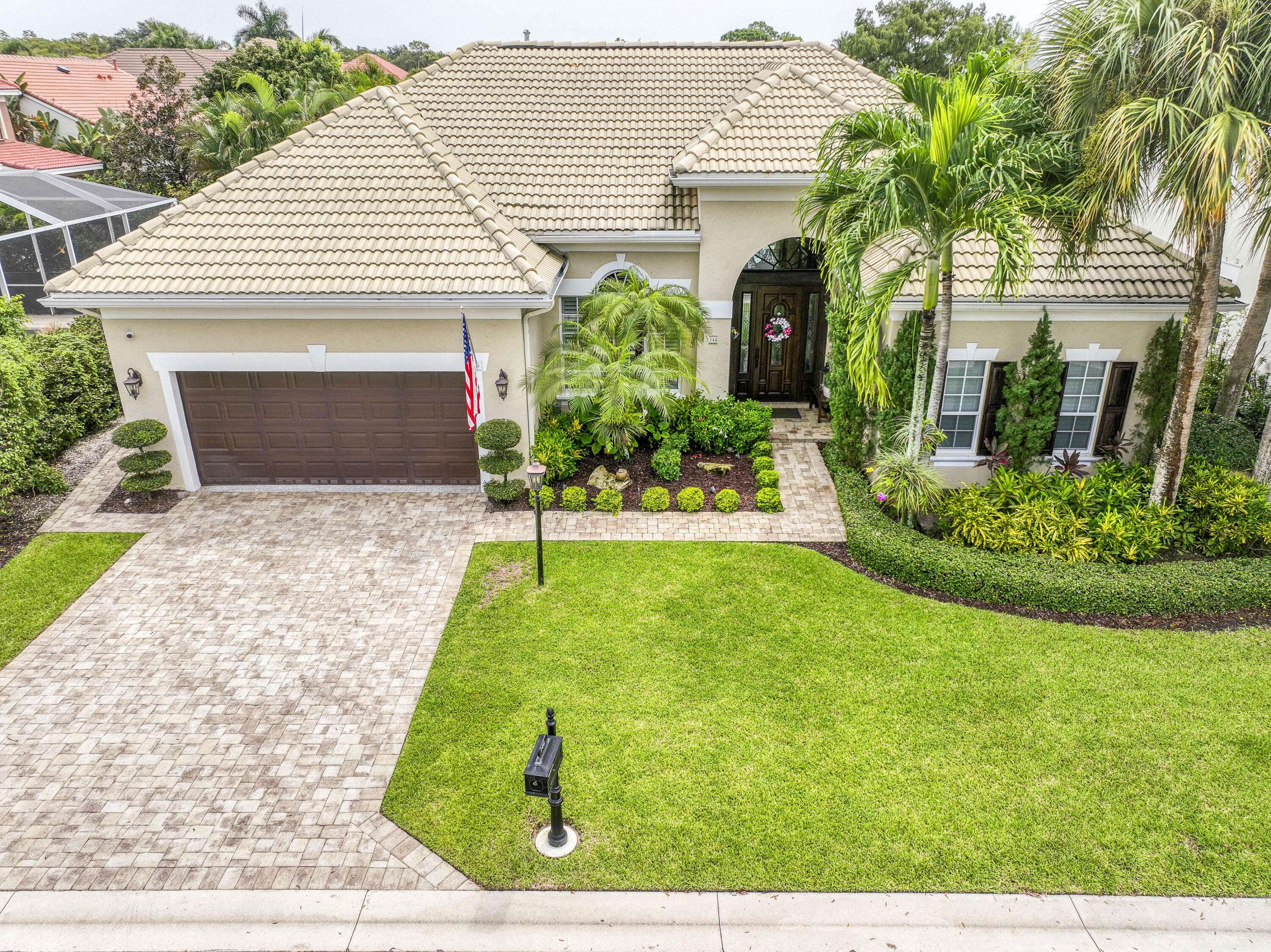 Palm Beach Gardens, FL 33410,144 Oakwood LN