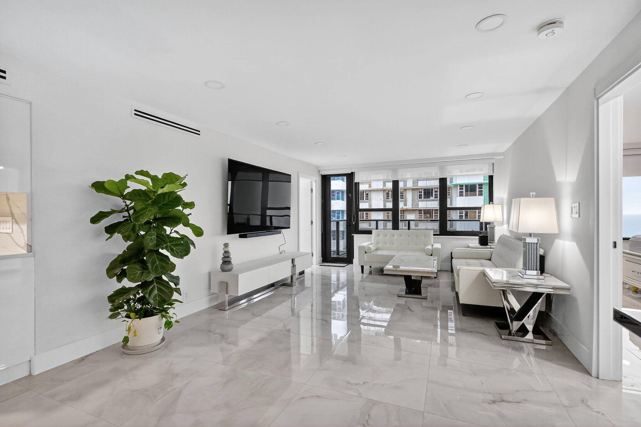 Miami Beach, FL 33140,5225 Collins AVE 1408