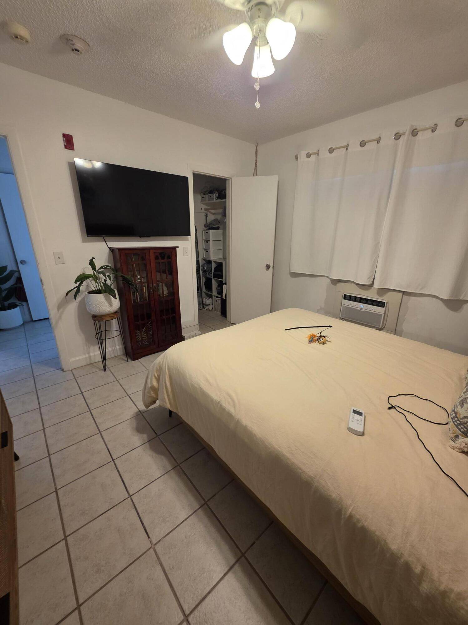 West Palm Beach, FL 33407,217 Butler ST 1