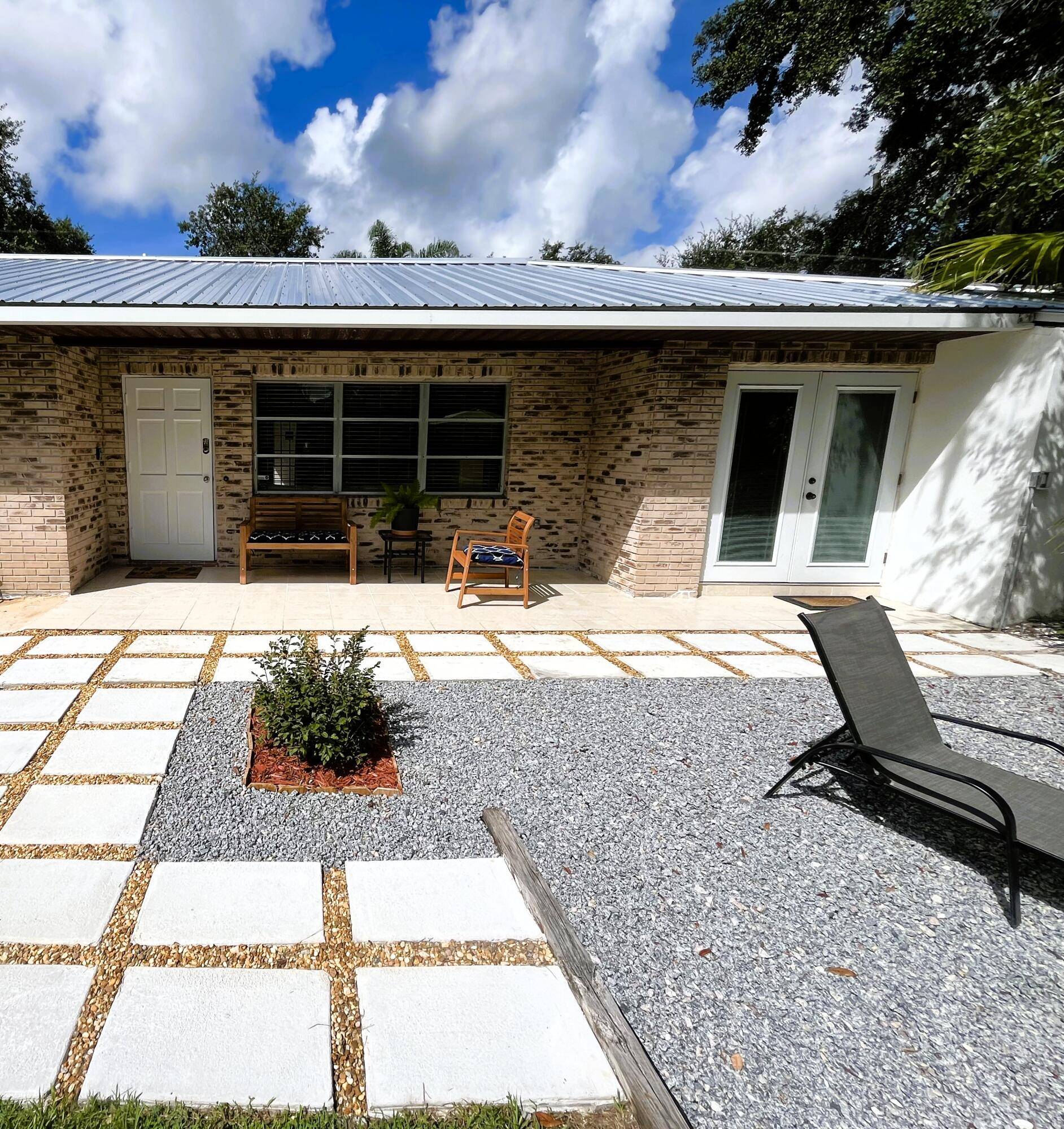 Sebring, FL 33875,1018 Lake Josephine CT