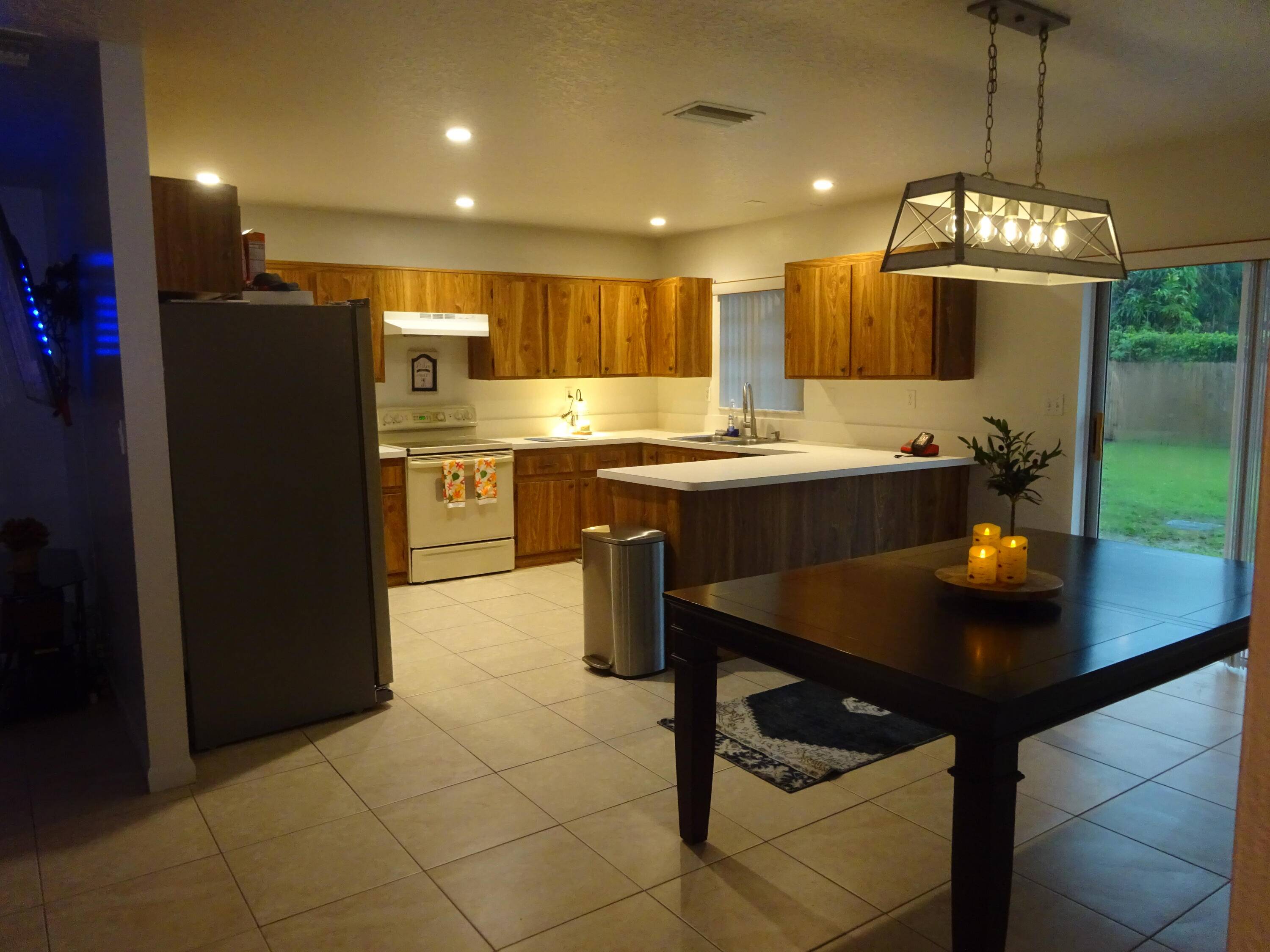 Lake Worth, FL 33463,4958 Dolphin DR