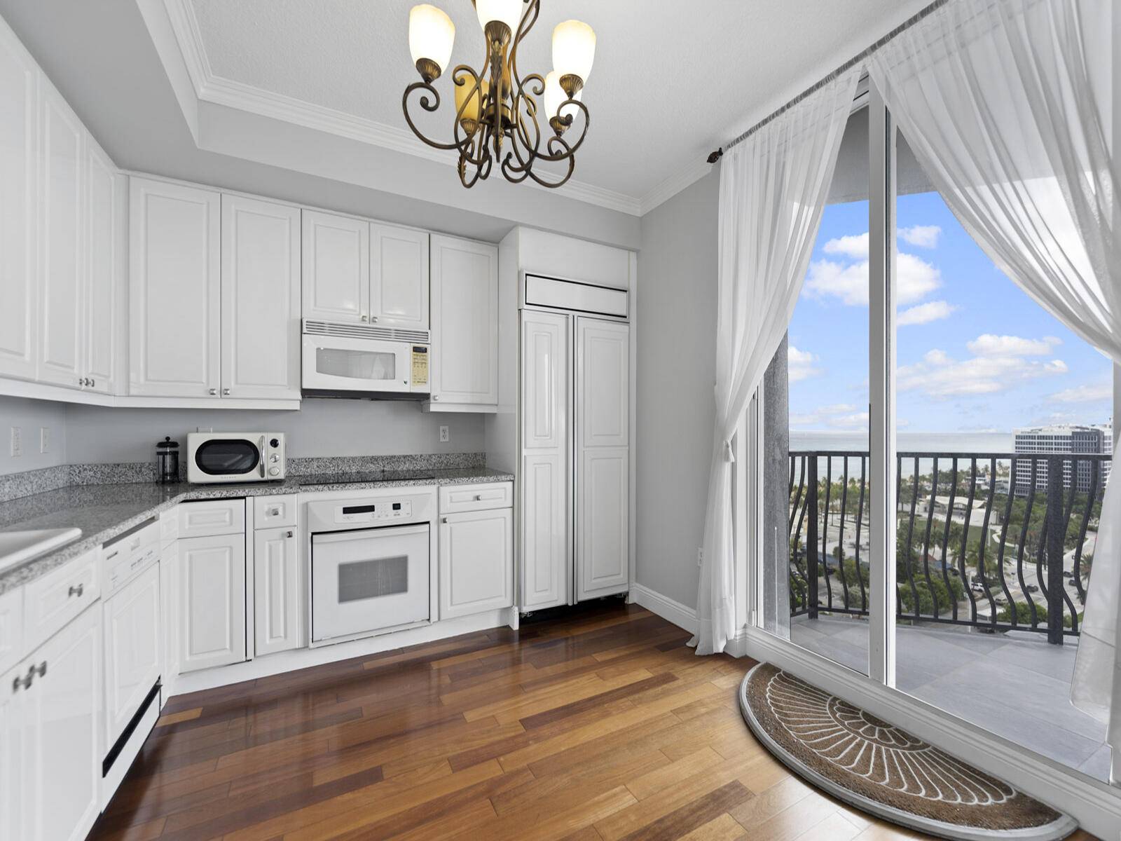 Fort Lauderdale, FL 33316,100 S Birch RD 1604e