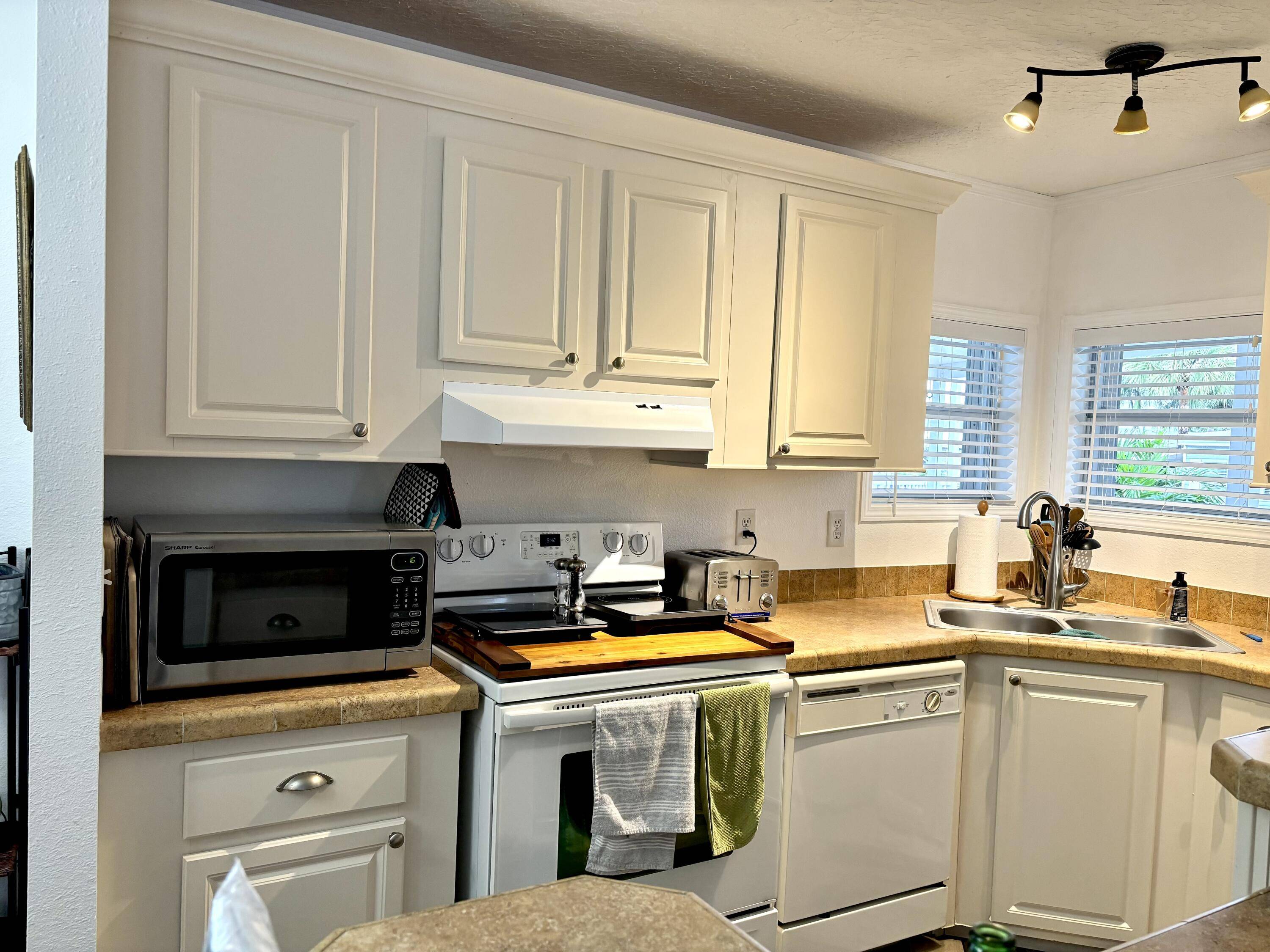 Deerfield Beach, FL 33442,1309 W Bougainvillea DR