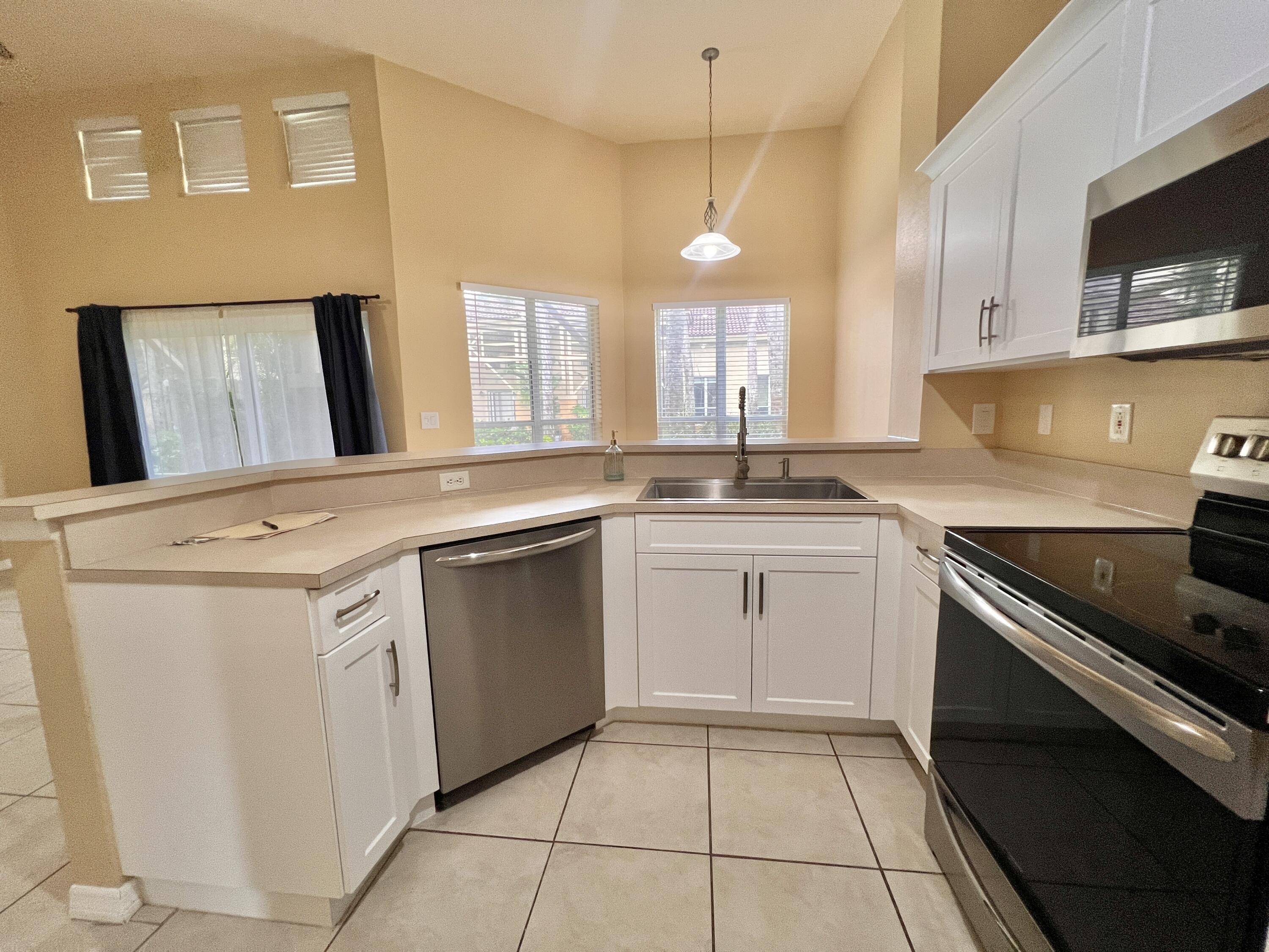 West Palm Beach, FL 33417,4863 Via Palm LKS 805