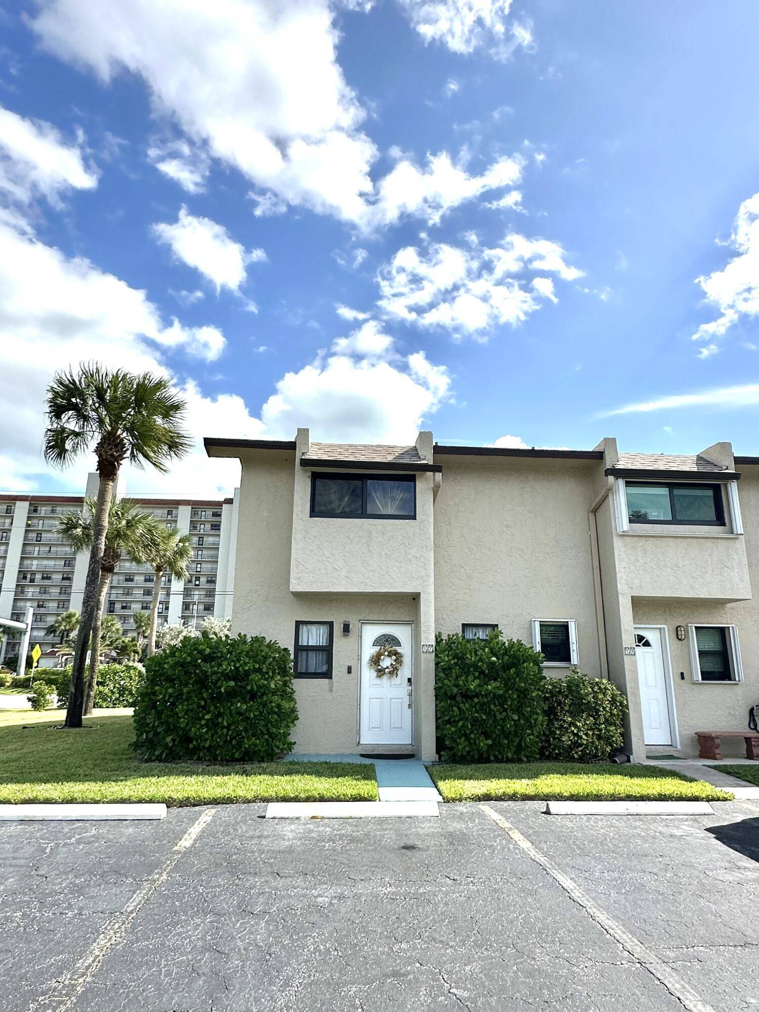 Hutchinson Island, FL 34949,4225 N Highway A1a 17