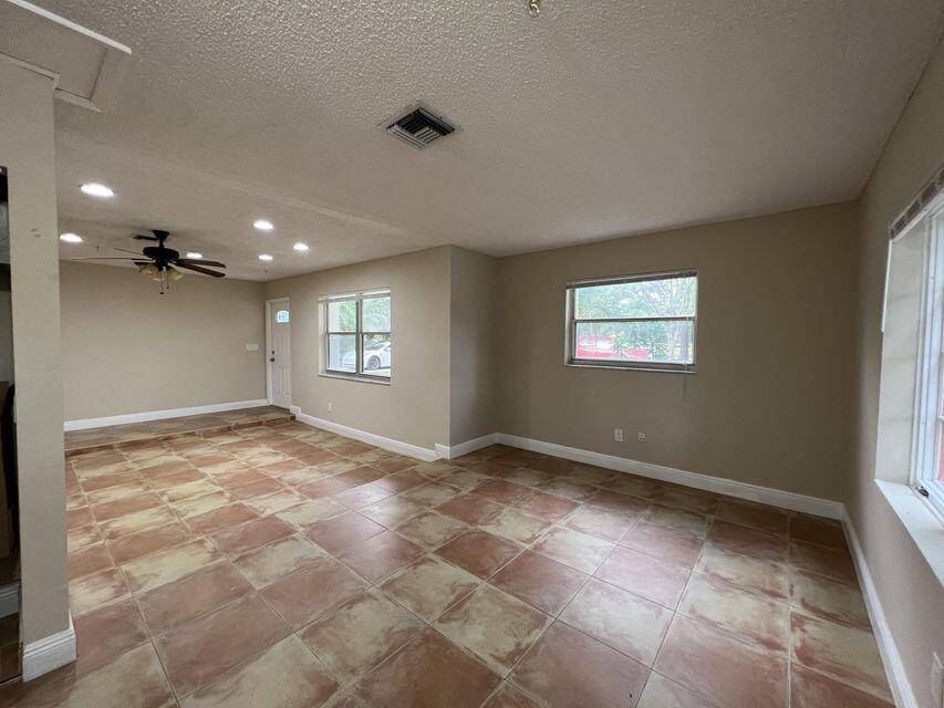 Lake Worth, FL 33467,5170 2nd RD