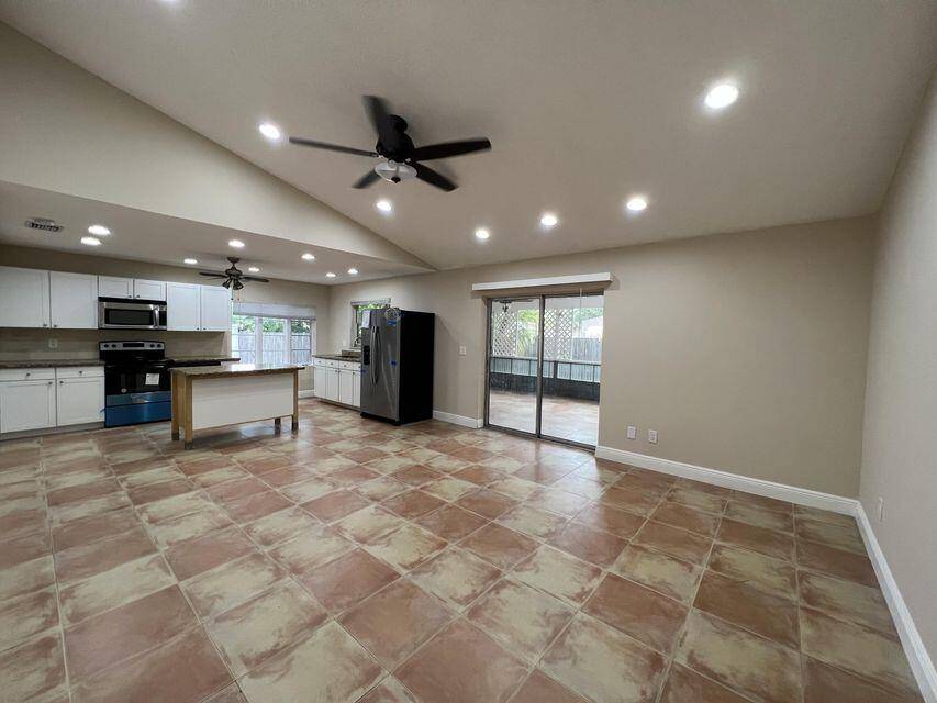 Lake Worth, FL 33467,5170 2nd RD