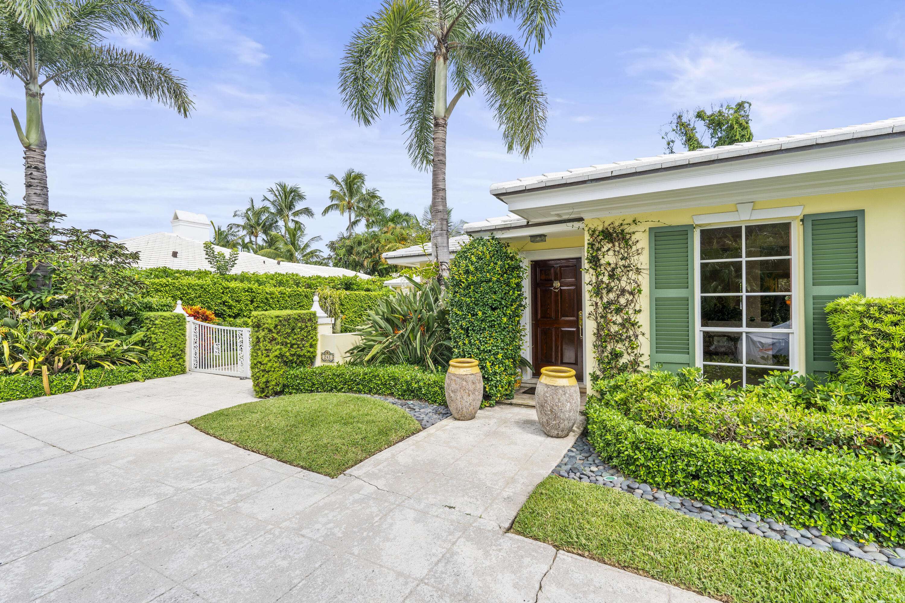 Palm Beach, FL 33480,241 Via Linda