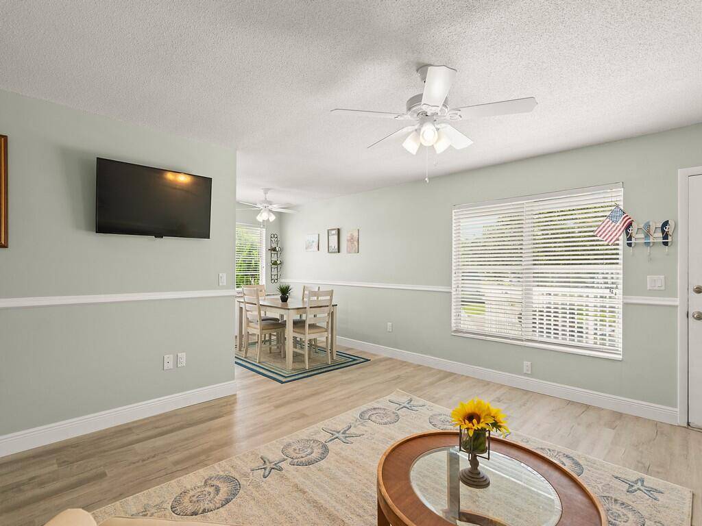 Vero Beach, FL 32960,2800 Indian River BLVD J6