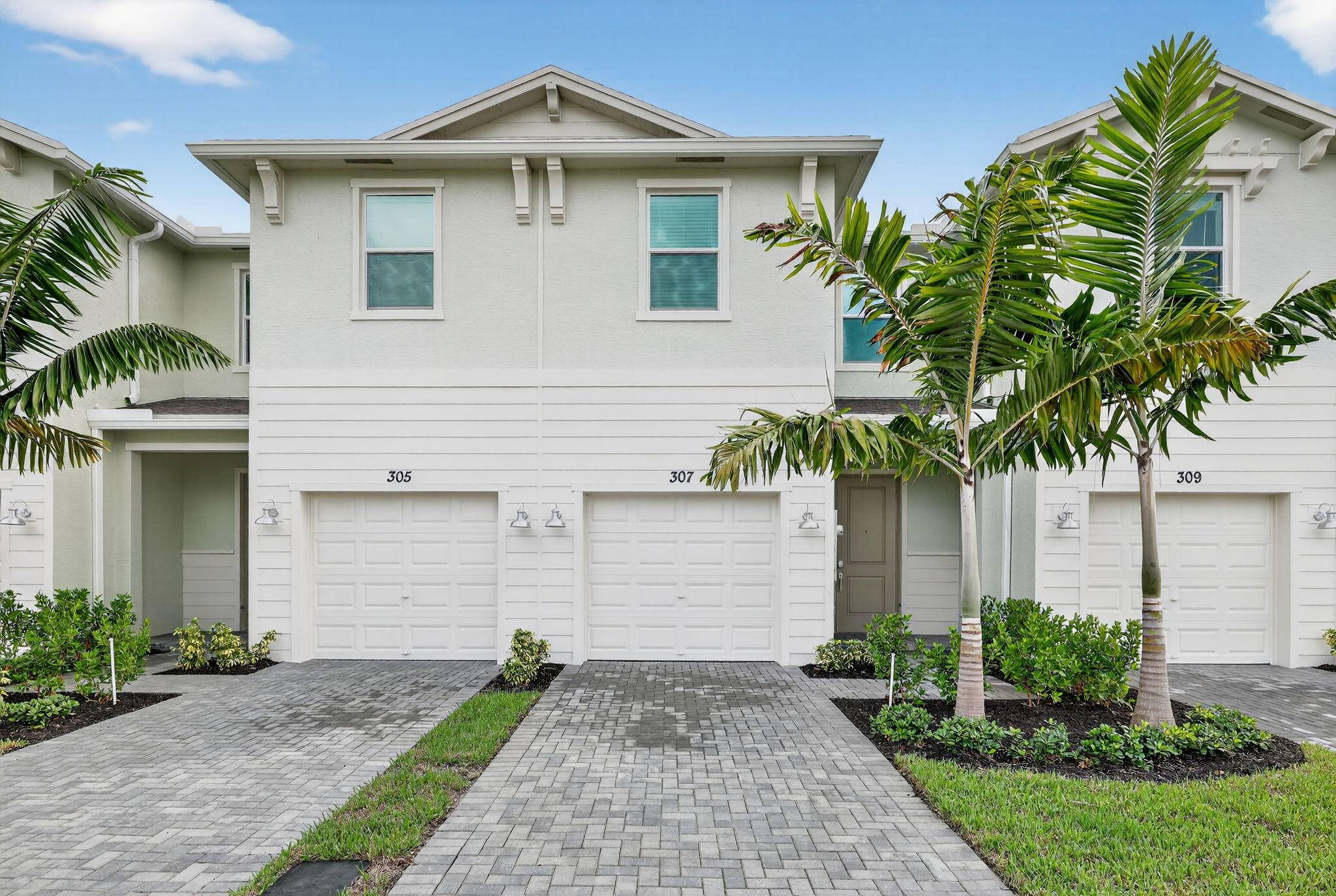 Port Saint Lucie, FL 34984,307 SE Crossoak LN